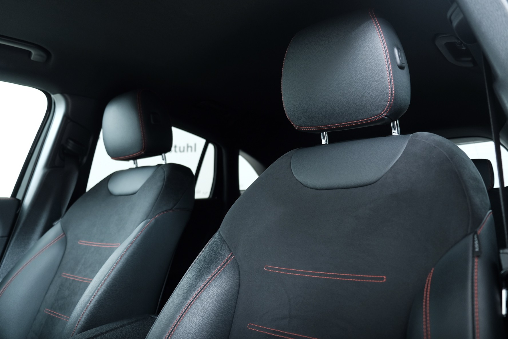 MERCEDES-BENZ EQA 300 AMG Line 4Matic-image-9