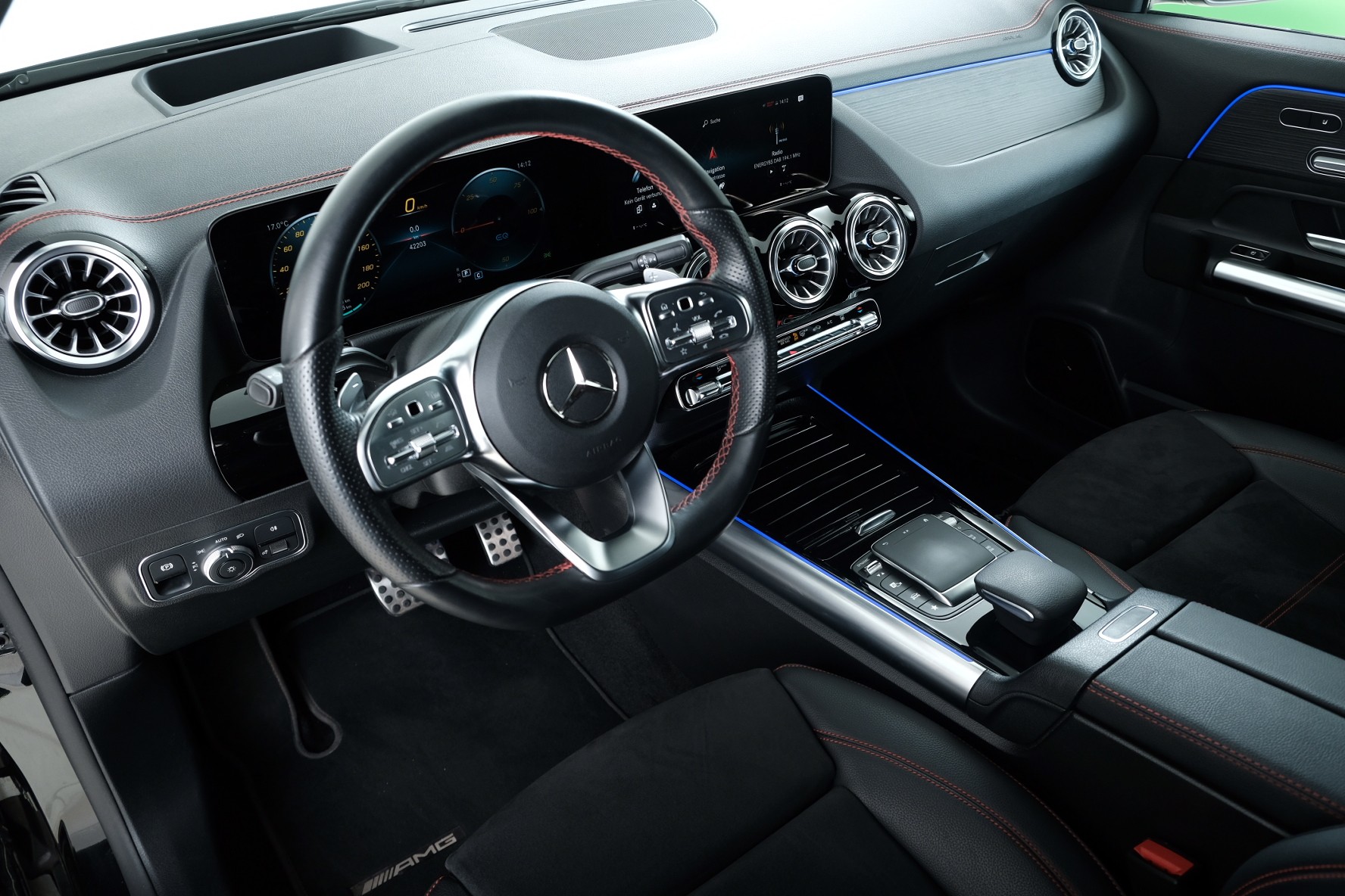MERCEDES-BENZ EQA 300 AMG Line 4Matic-image-8