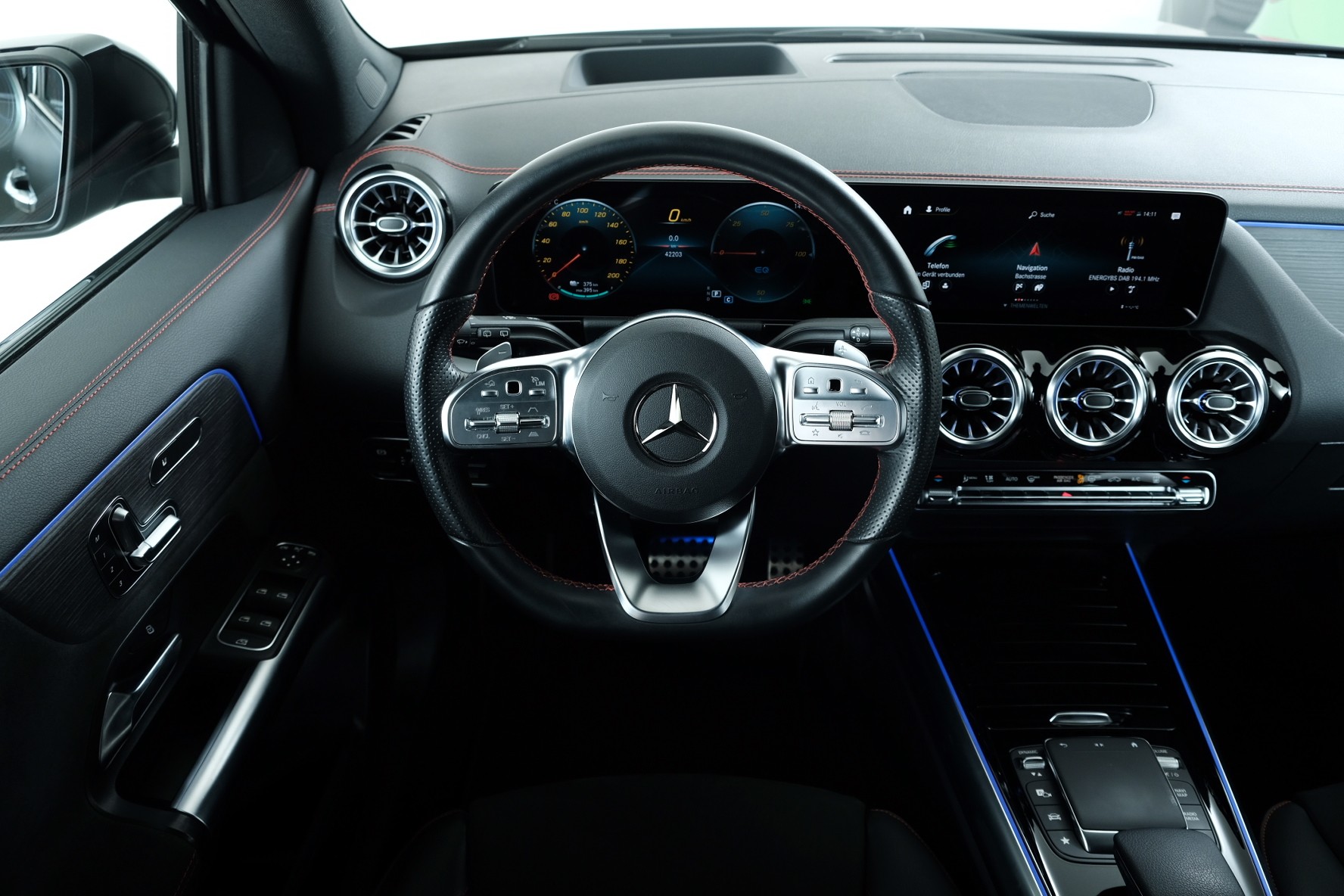 MERCEDES-BENZ EQA 300 AMG Line 4Matic-image-6