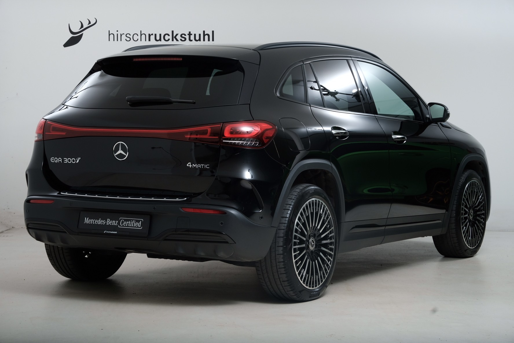 MERCEDES-BENZ EQA 300 AMG Line 4Matic-showroom-element-3