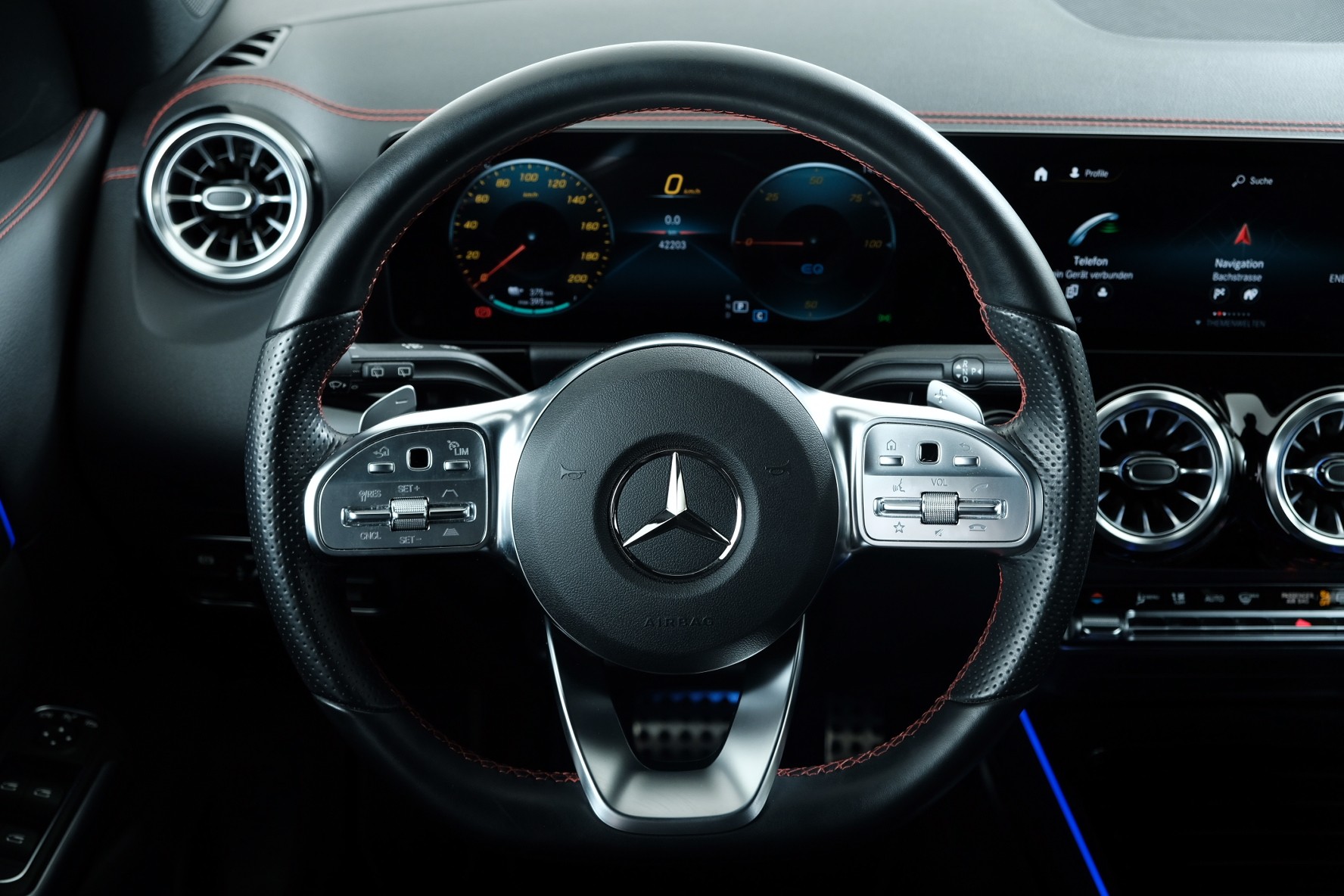 MERCEDES-BENZ EQA 300 AMG Line 4Matic-image-7