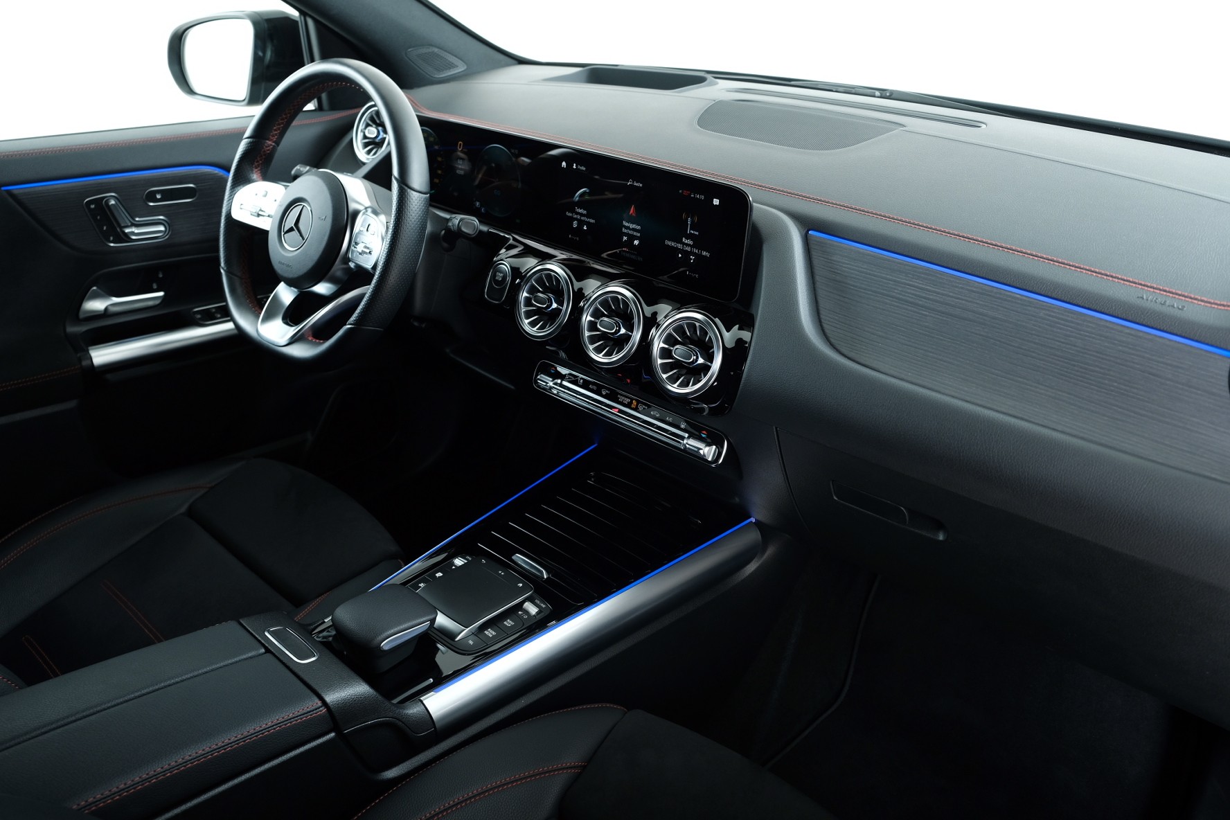 MERCEDES-BENZ EQA 300 AMG Line 4Matic-image-5