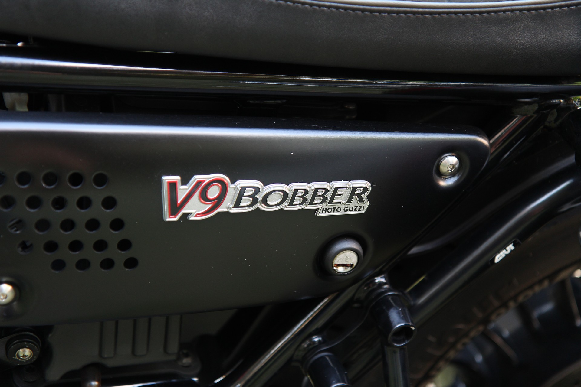 MOTO GUZZI Bobber-image-9