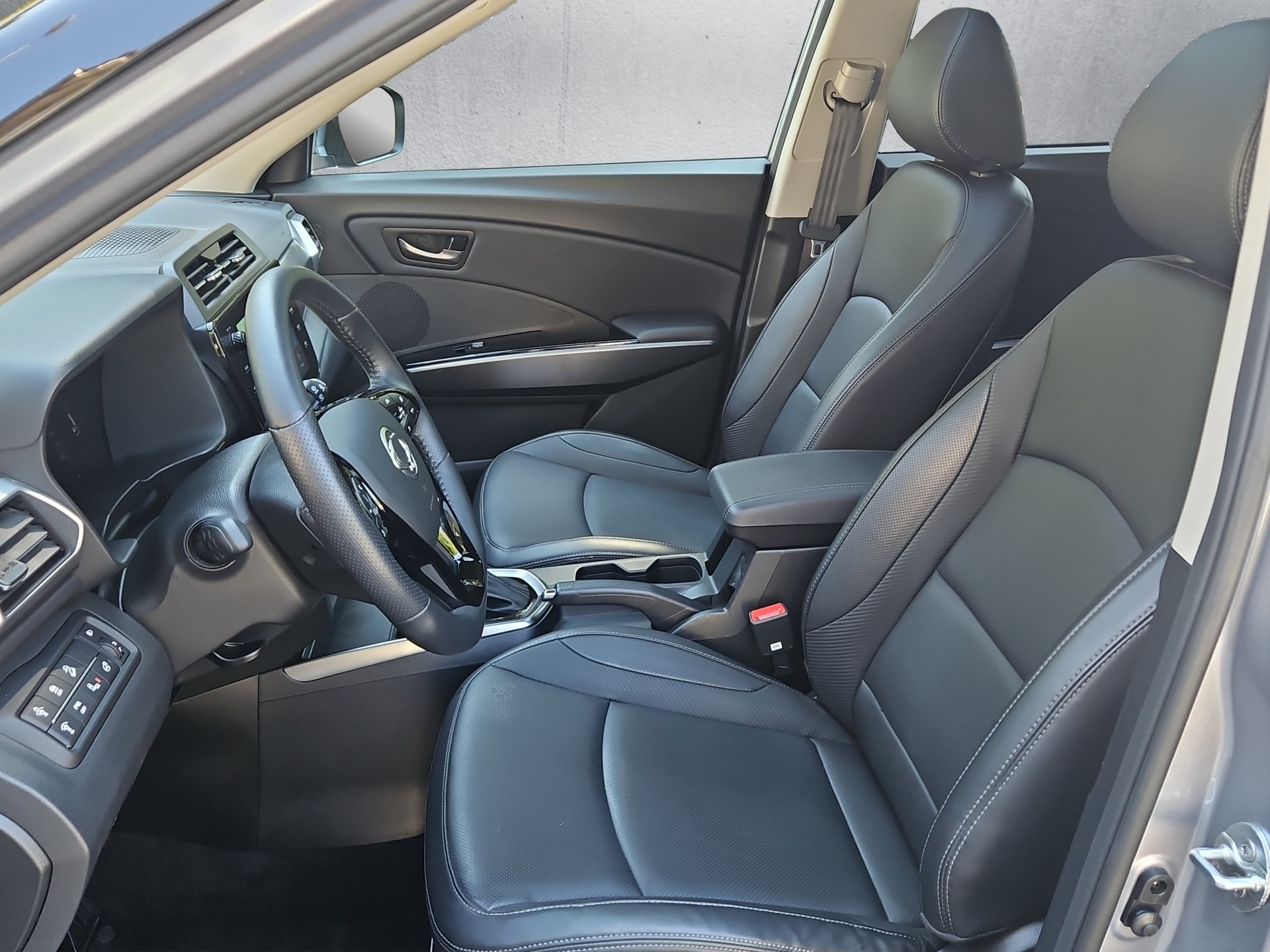 KGM-SsangYong Tivoli 1.5 T-GDI Titanium 4WD Automat-image-8