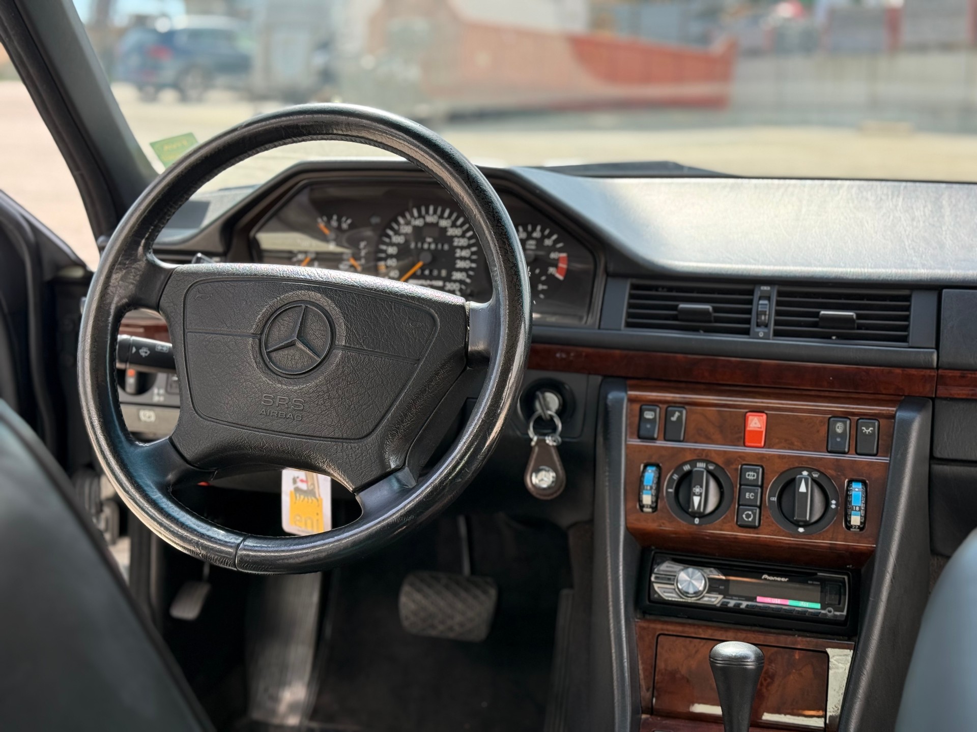 MERCEDES-BENZ 500 E Automatic-image-10