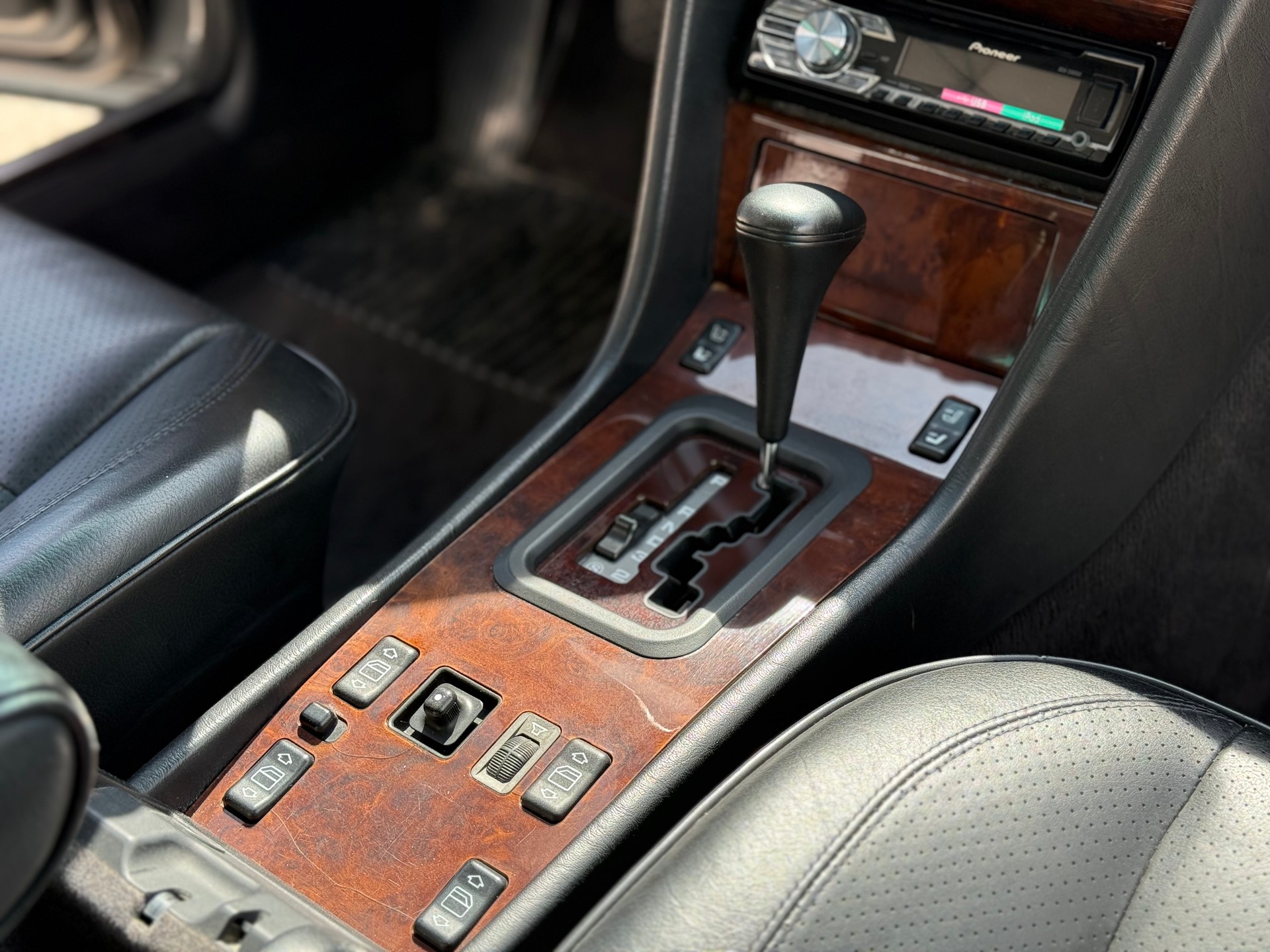 MERCEDES-BENZ 500 E Automatic-image-13