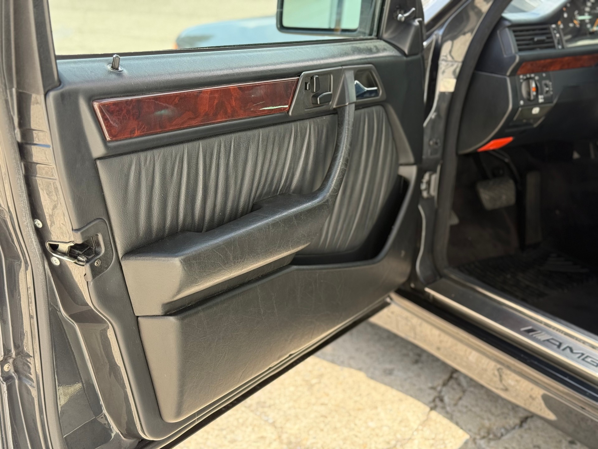 MERCEDES-BENZ 500 E Automatic-image-16
