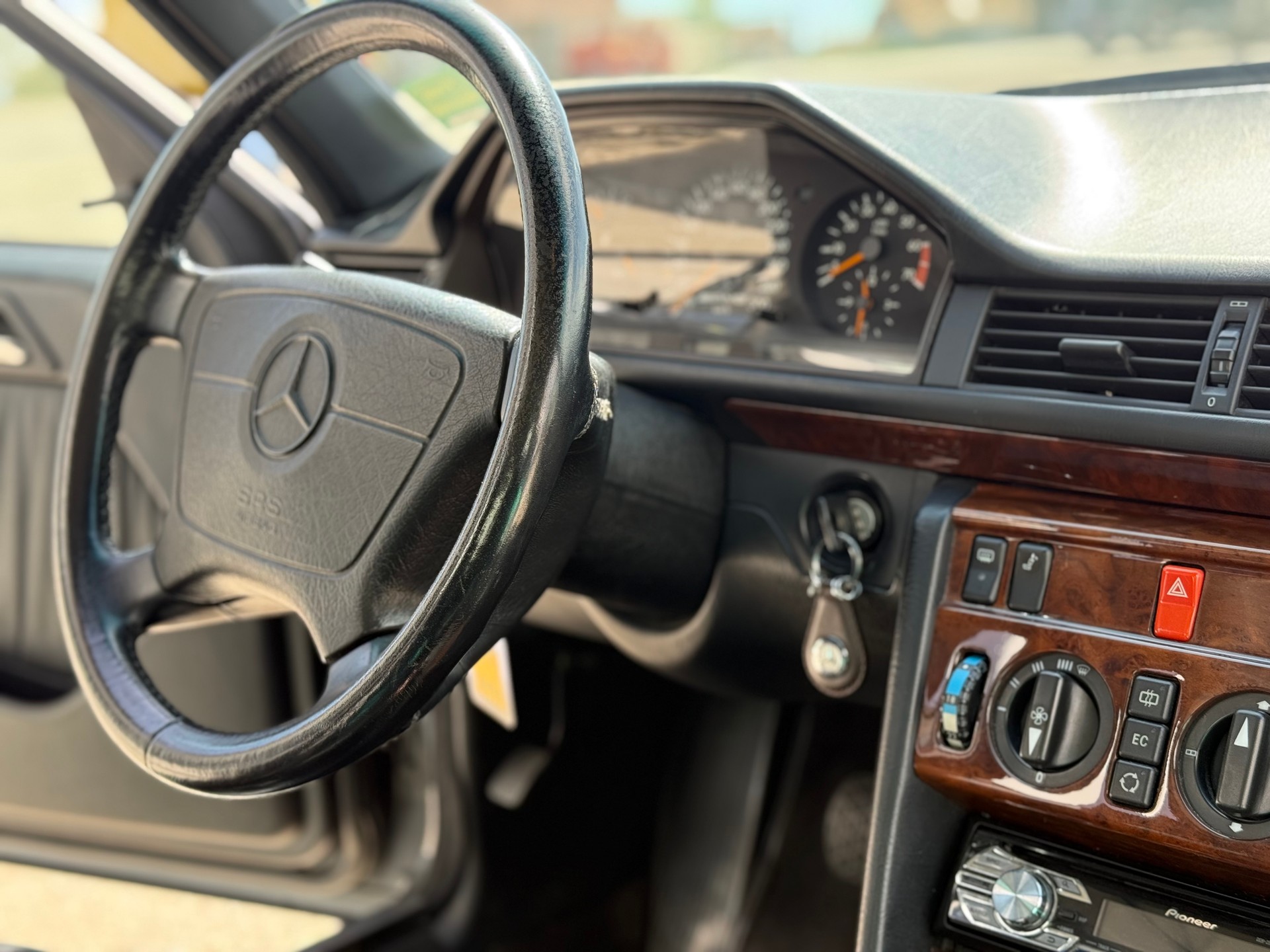 MERCEDES-BENZ 500 E Automatic-image-12