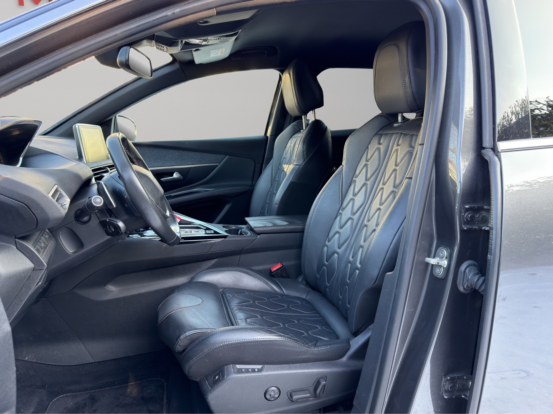 PEUGEOT 3008 1.6 THP GT Line EAT-image-10