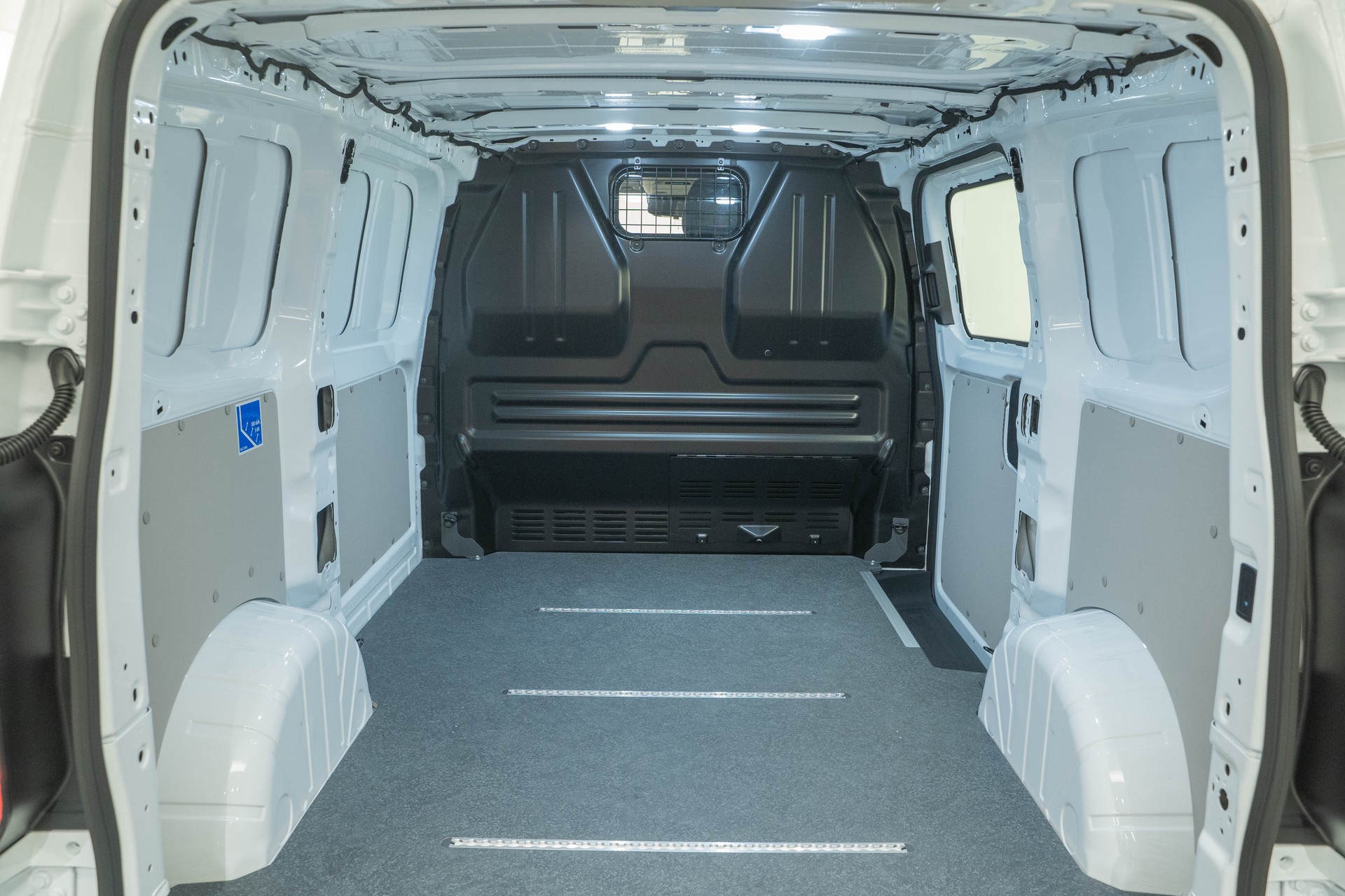 FORD Transit C Van 320 L1 2.0 EcoBlue 136 Trend-image-4