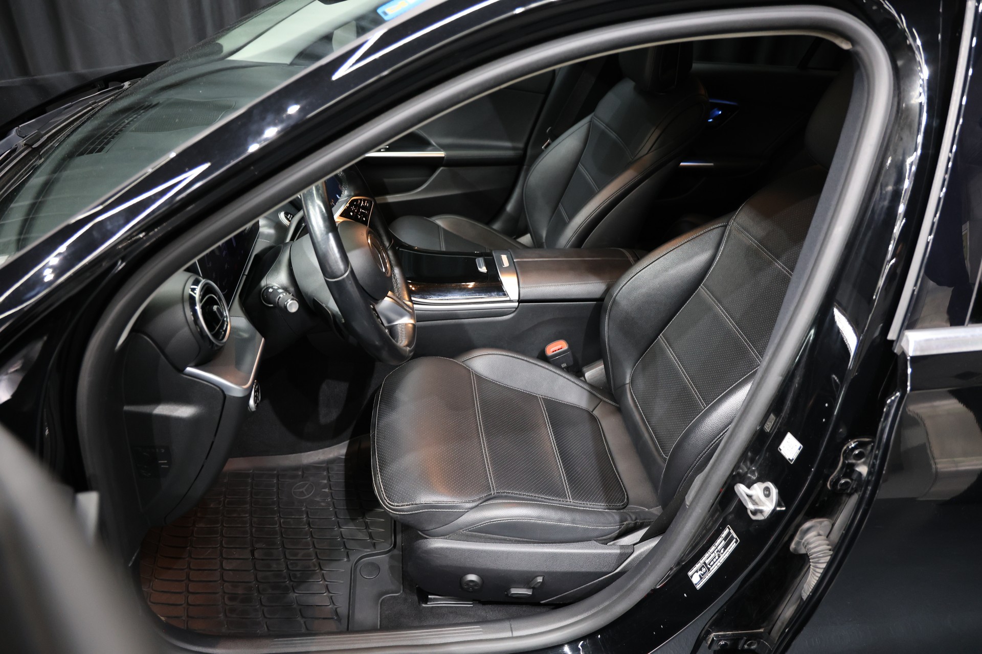 MERCEDES-BENZ C 220 d T 4Matic Avantgarde-image-24