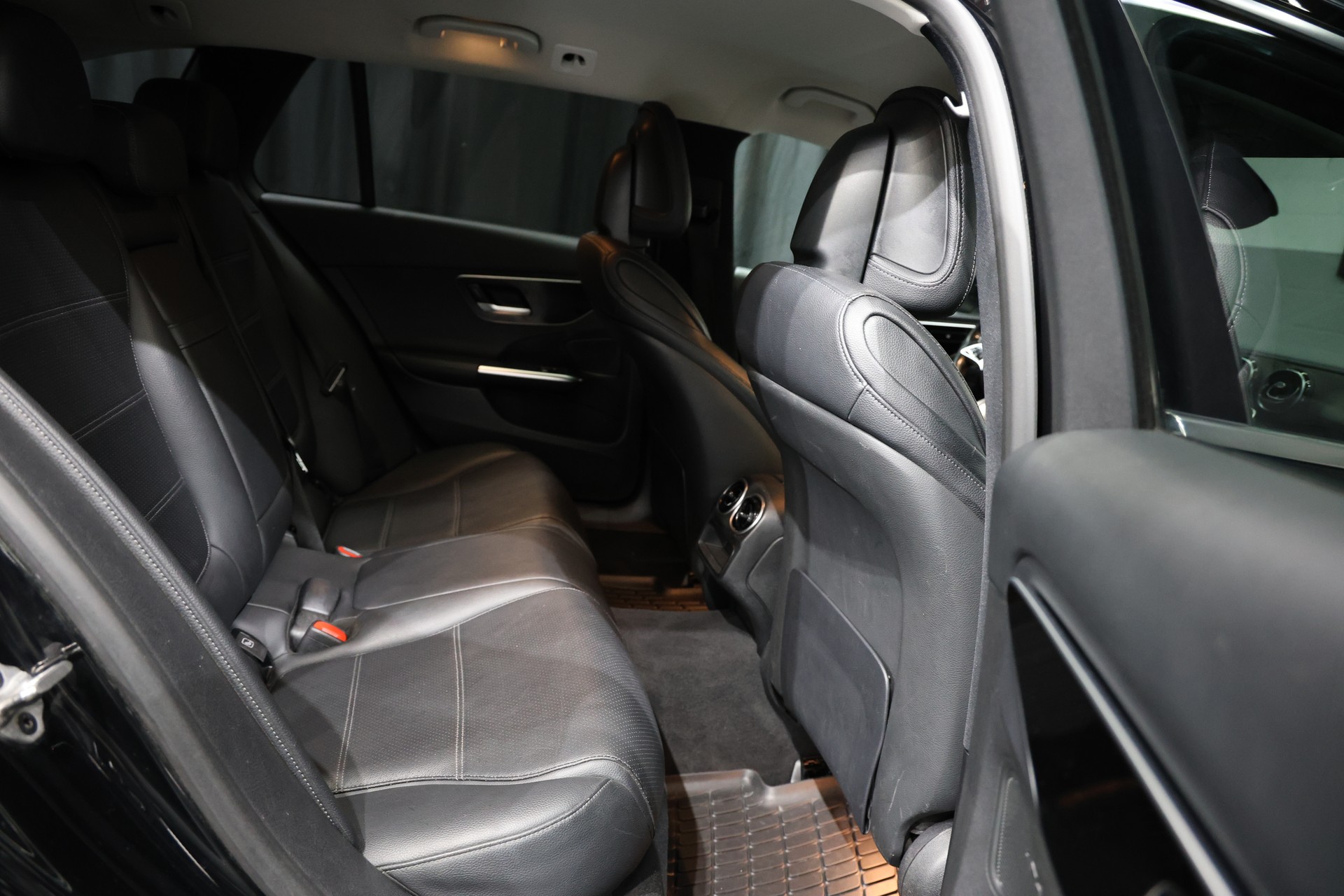 MERCEDES-BENZ C 220 d T 4Matic Avantgarde-showroom-element-3