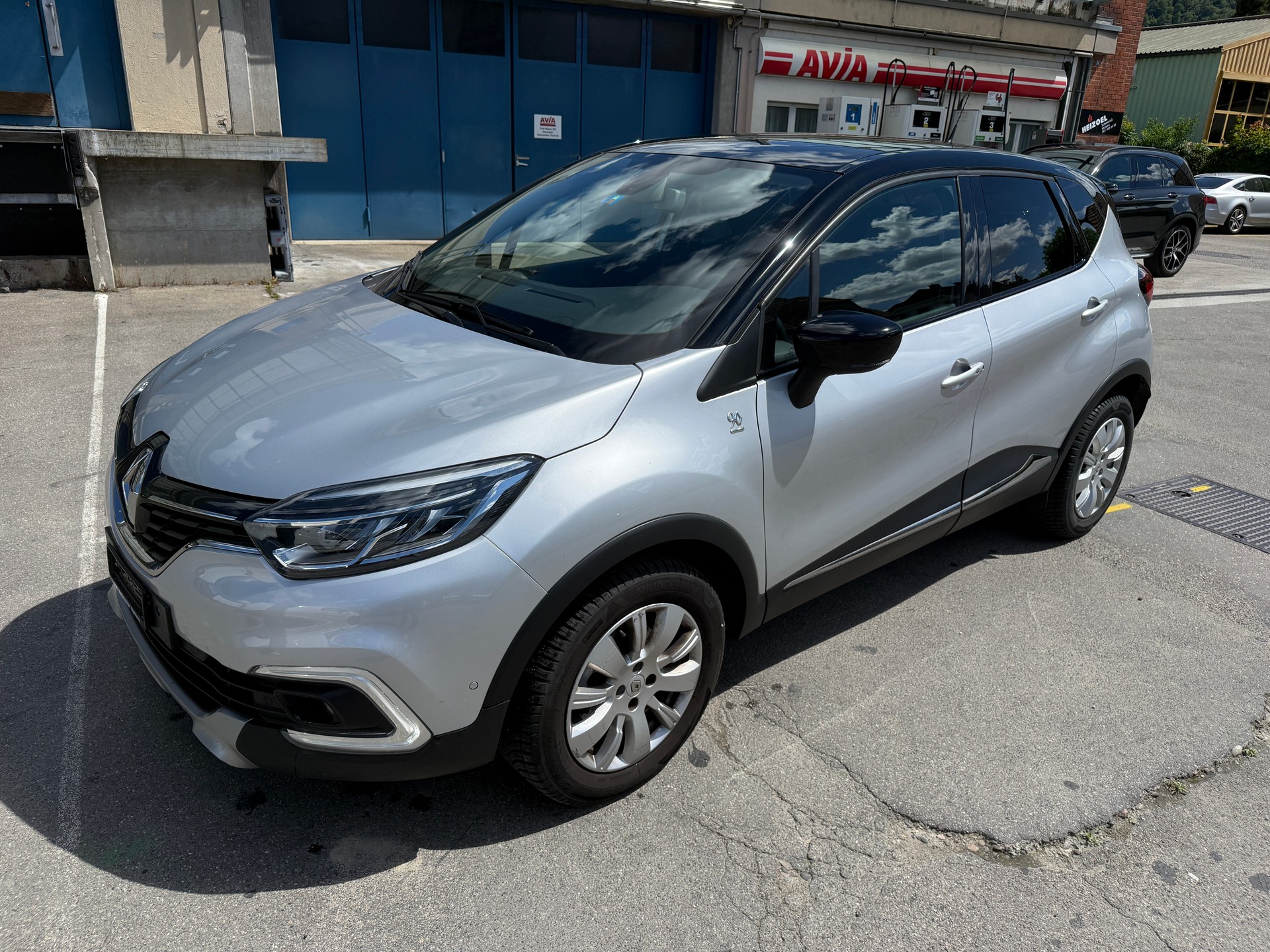RENAULT Captur 1.2 T 16V 90th Anniversary EDC-image-1