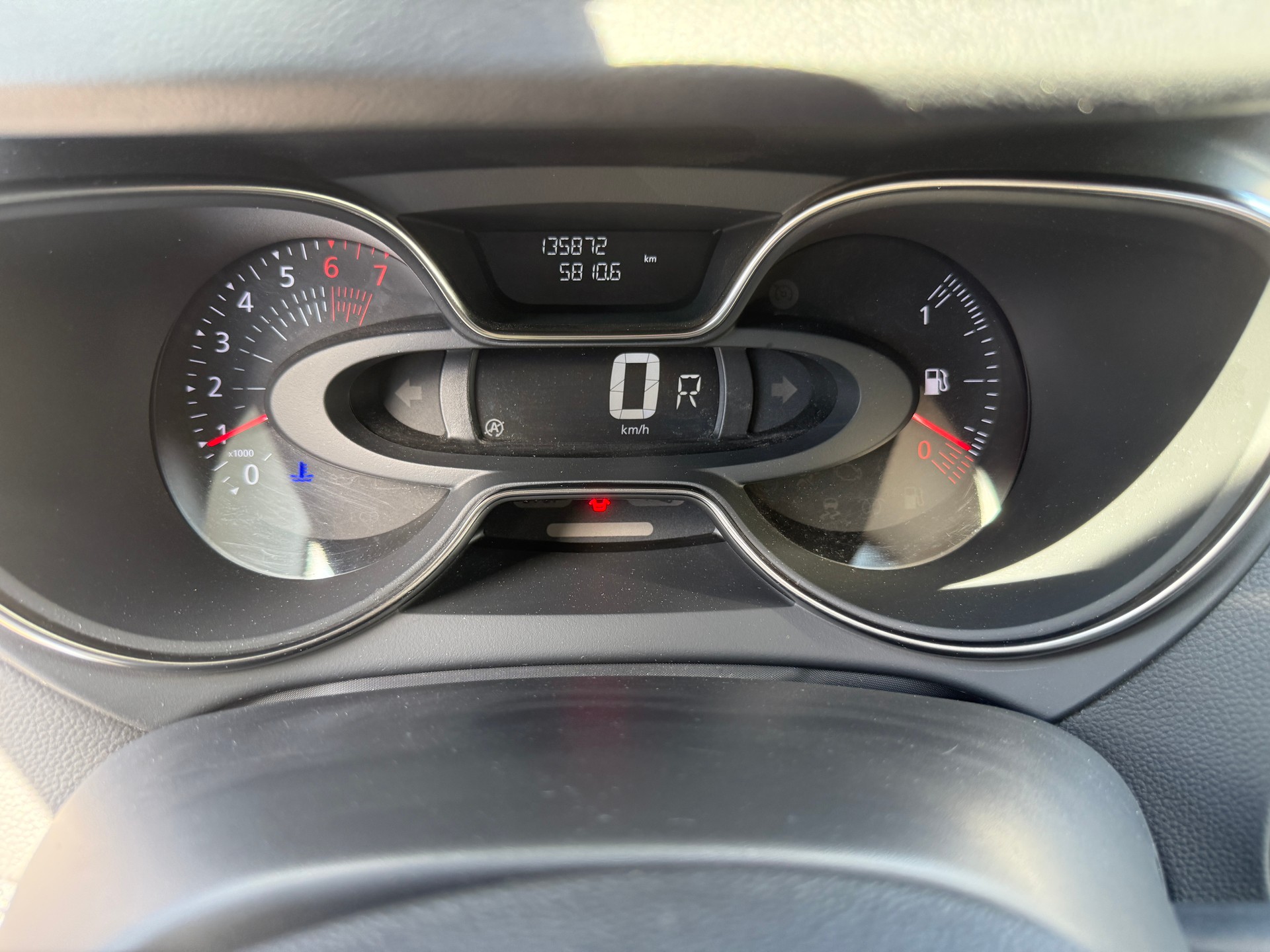 RENAULT Captur 1.2 T 16V 90th Anniversary EDC-image-13