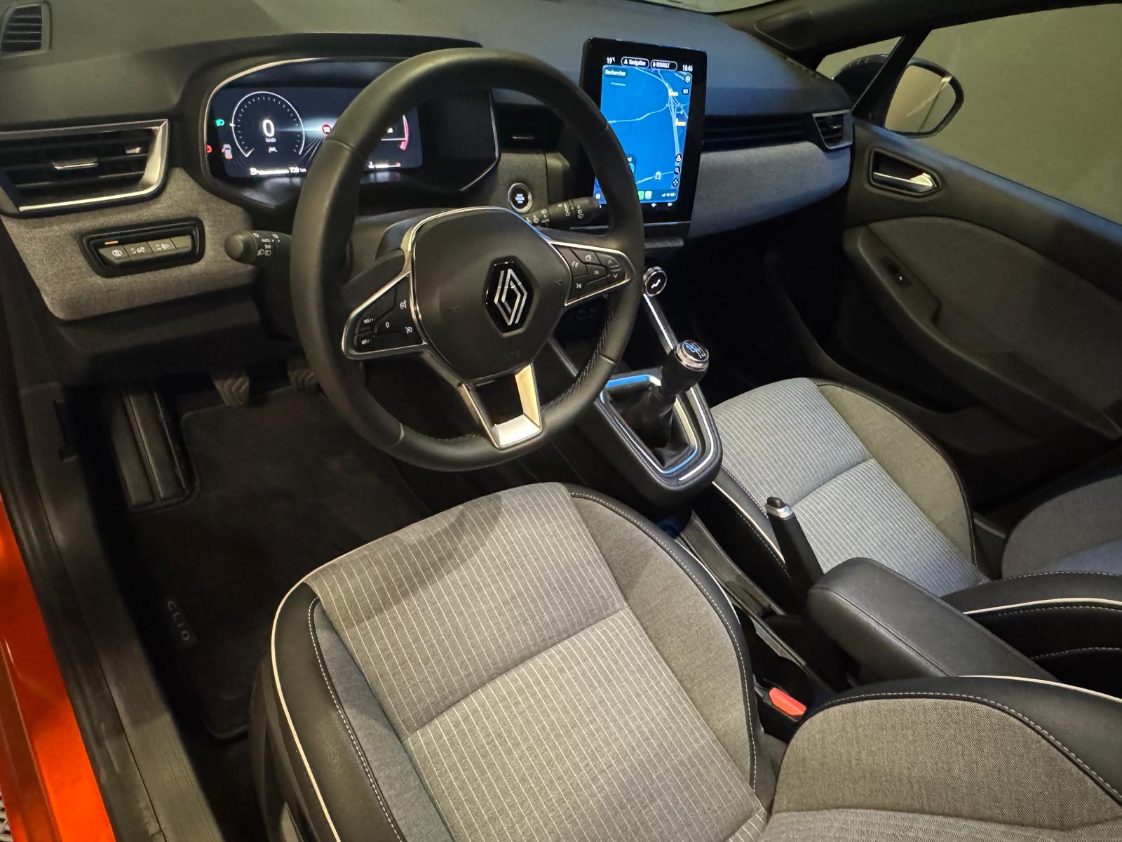 RENAULT Clio 1.0 Techno-showroom-element-1