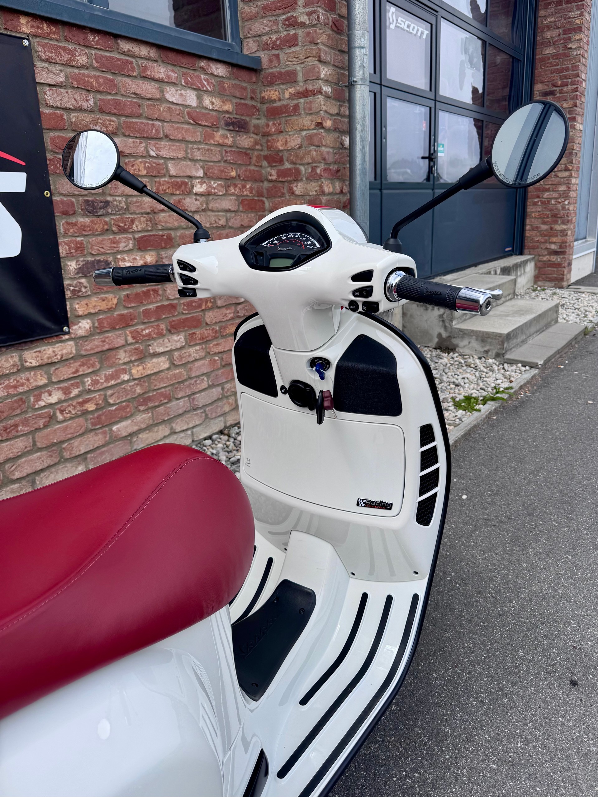PIAGGIO Vespa GTS 125 i.e ABS-image-6