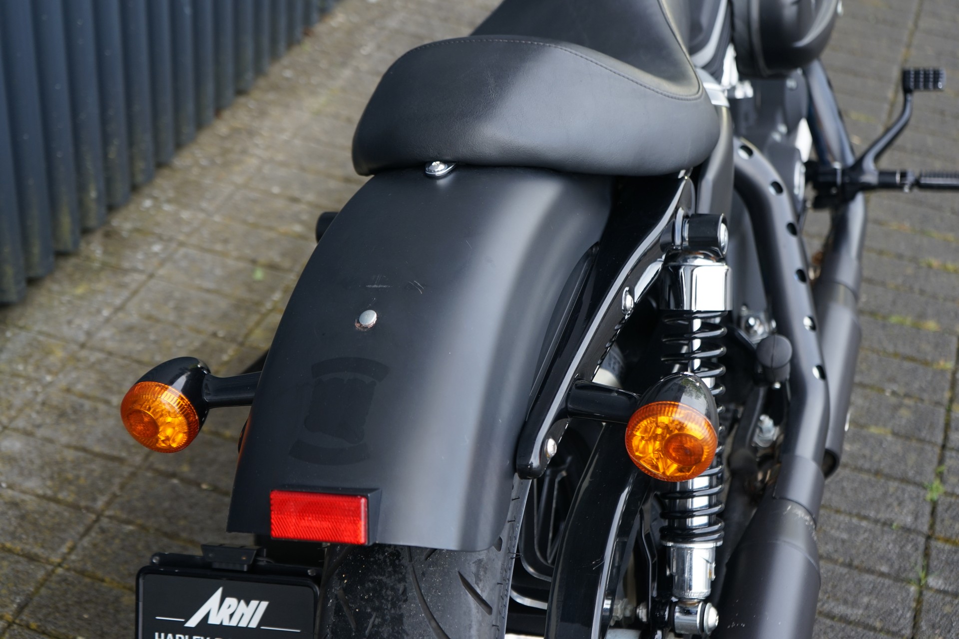 HARLEY-DAVIDSON XL 883 N Sportster Iron-image-3