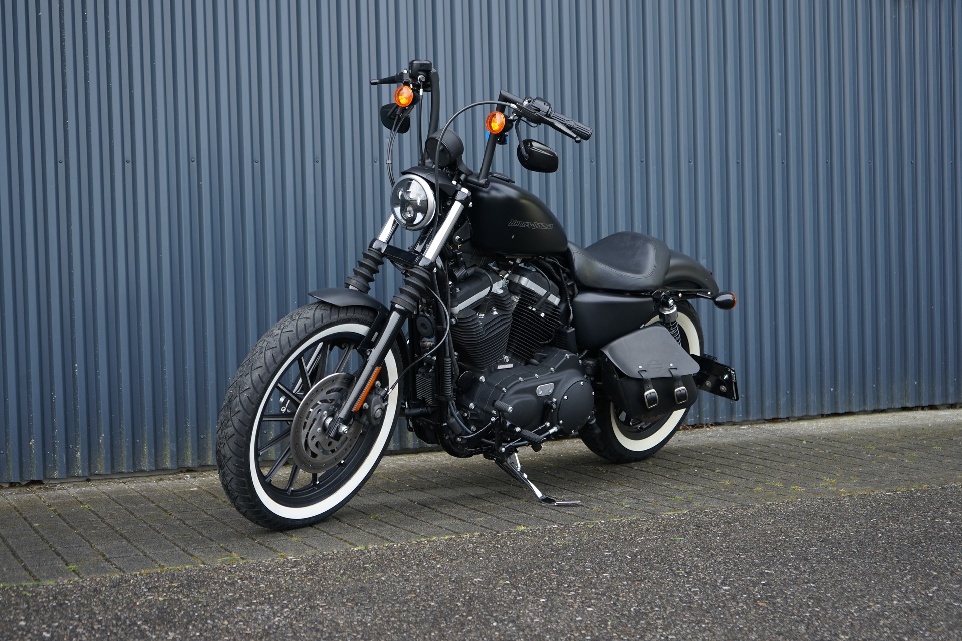 HARLEY-DAVIDSON XL 883 N Sportster Iron-image-2