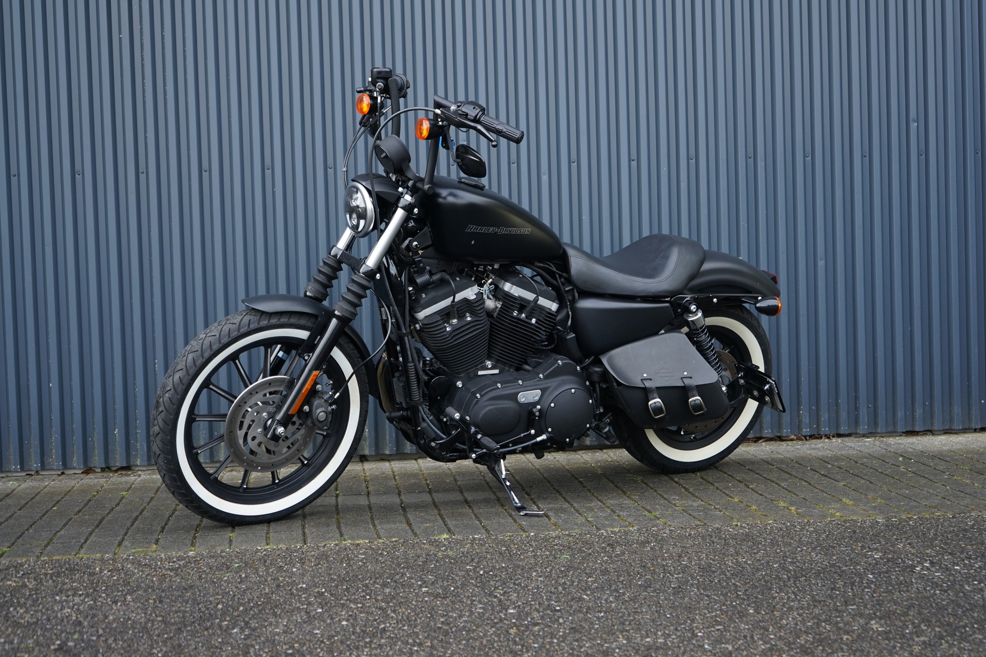 HARLEY-DAVIDSON XL 883 N Sportster Iron-image-1