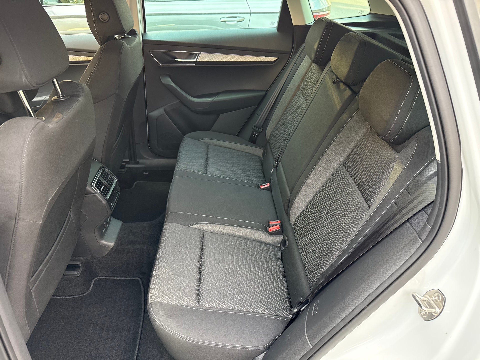 SKODA Karoq 2.0 TDI Style 4x4 DSG-image-17