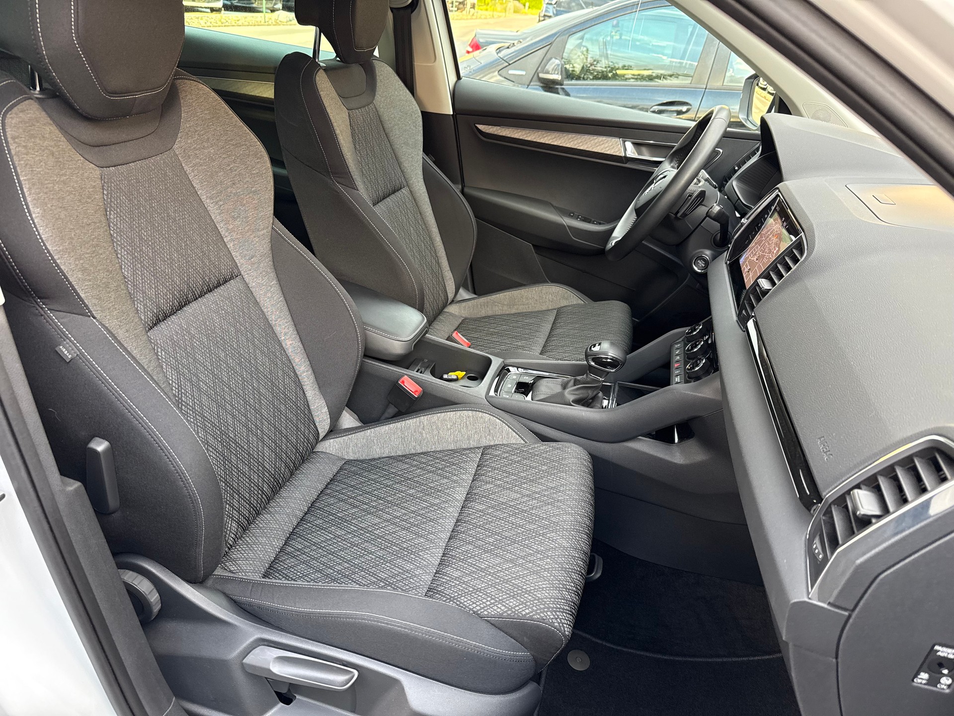 SKODA Karoq 2.0 TDI Style 4x4 DSG-image-18