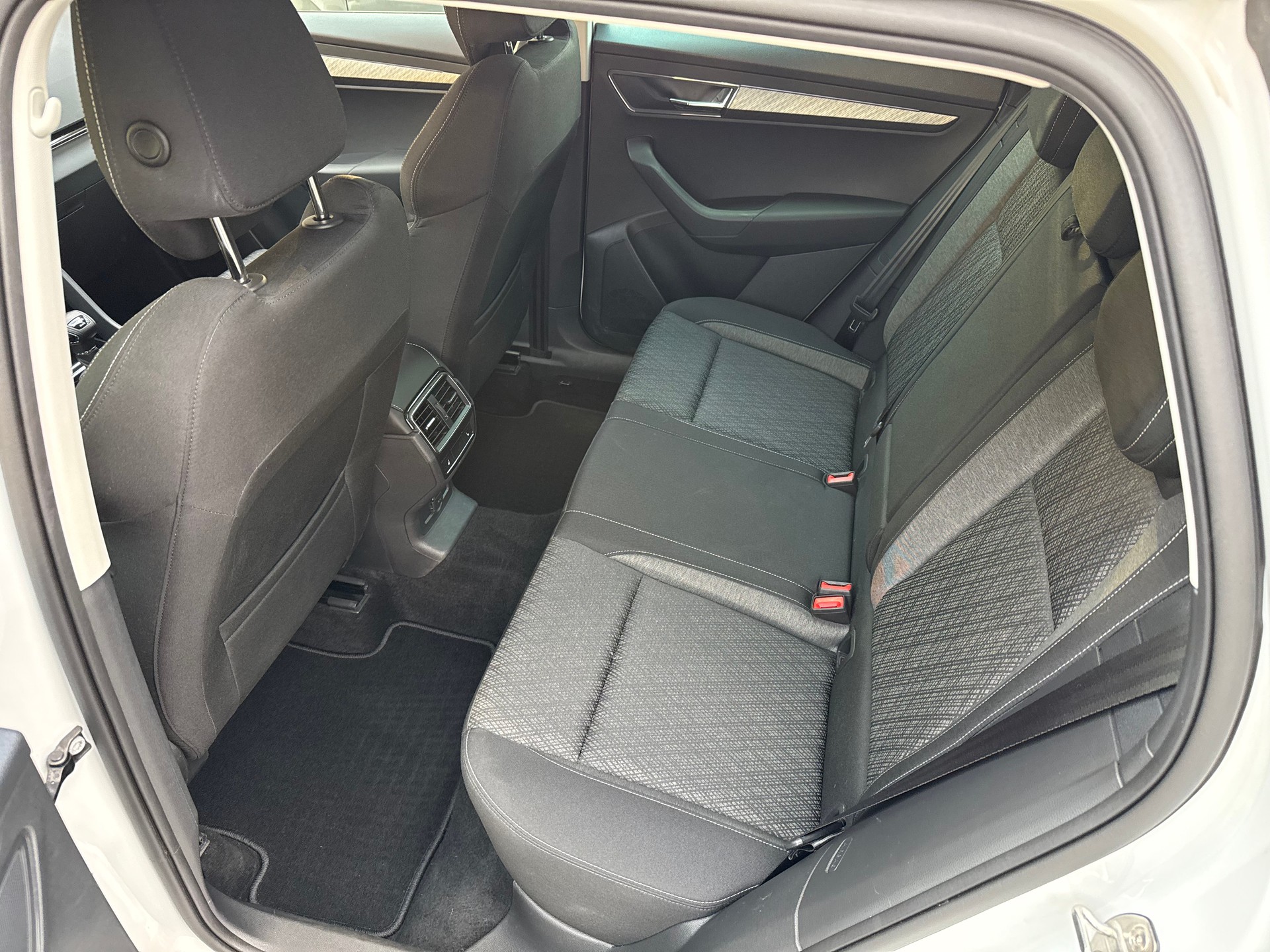 SKODA Karoq 2.0 TDI Style 4x4 DSG-image-16