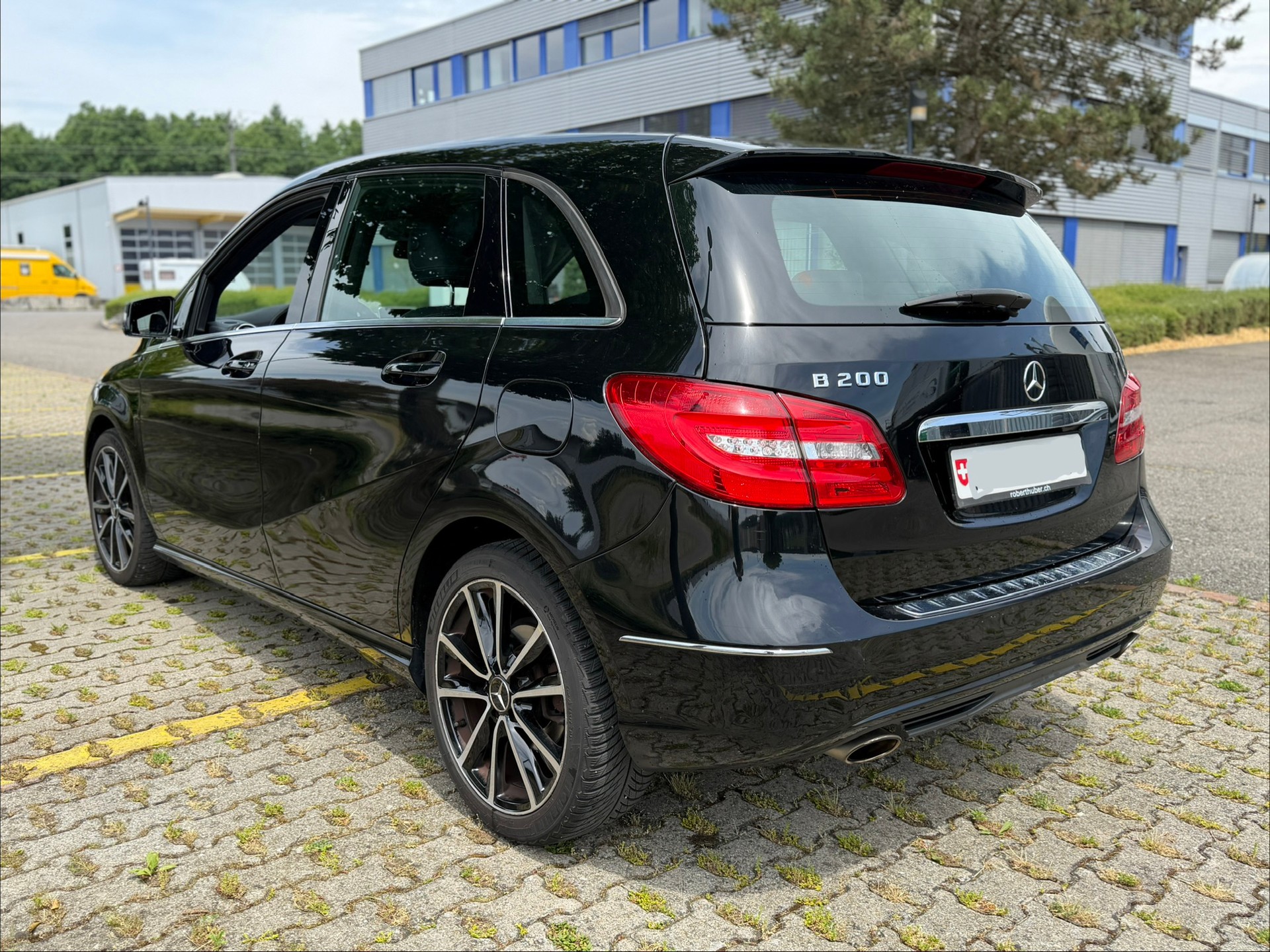 MERCEDES-BENZ B 200-image-2