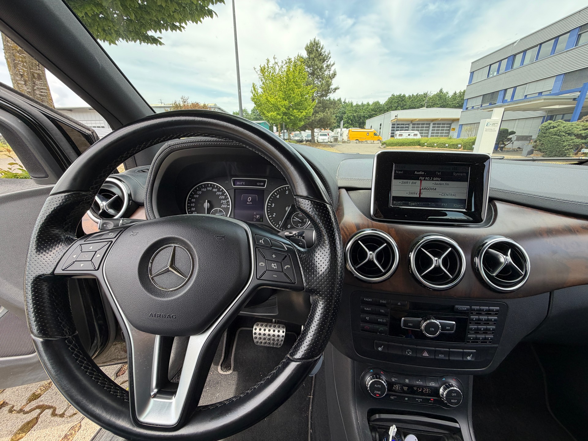 MERCEDES-BENZ B 200-image-4