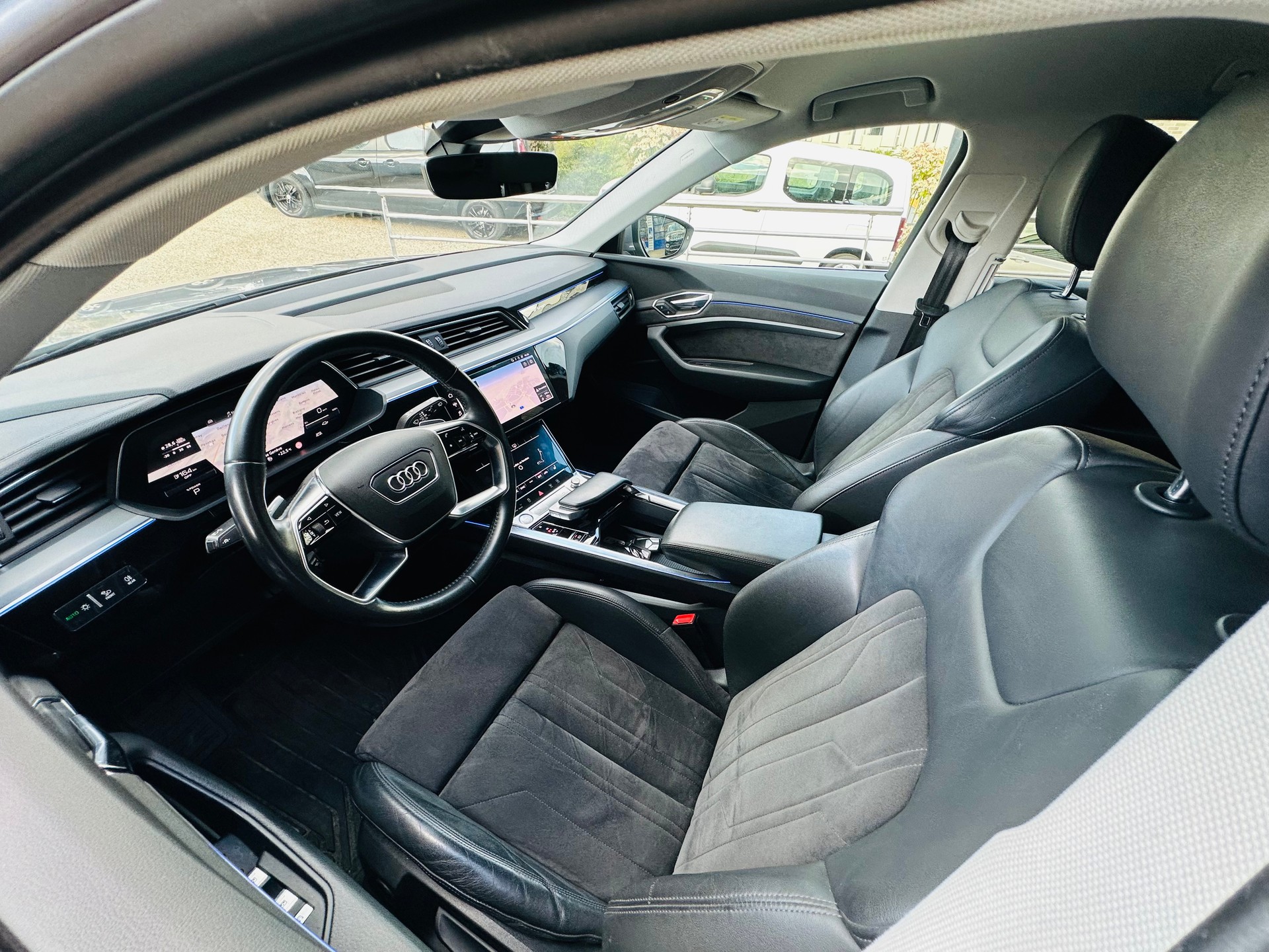 AUDI e-tron 50 Sportback quattro-image-13