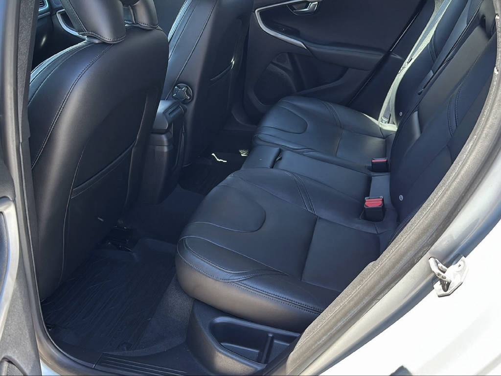 VOLVO V40 2.0 D3 Momentum S/S-image-11