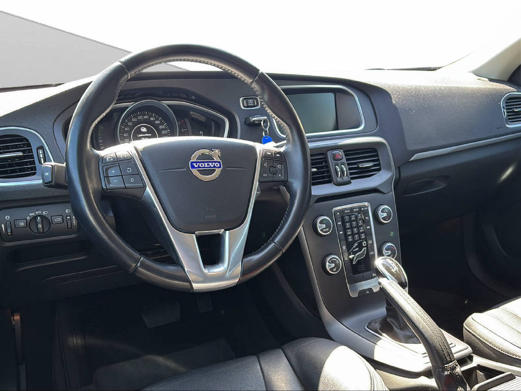 VOLVO V40 2.0 D3 Momentum S/S-image-7
