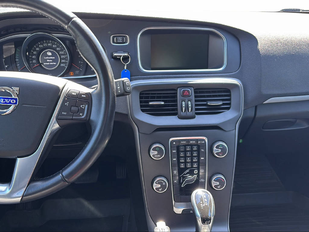 VOLVO V40 2.0 D3 Momentum S/S-image-10