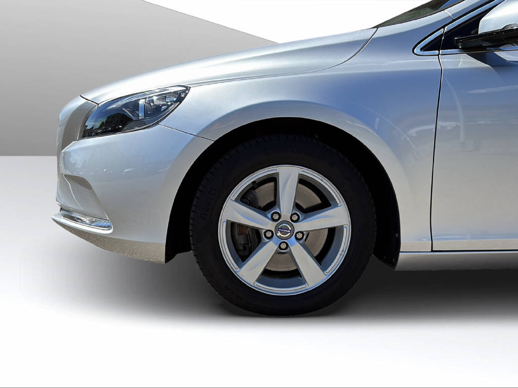 VOLVO V40 2.0 D3 Momentum S/S-image-13