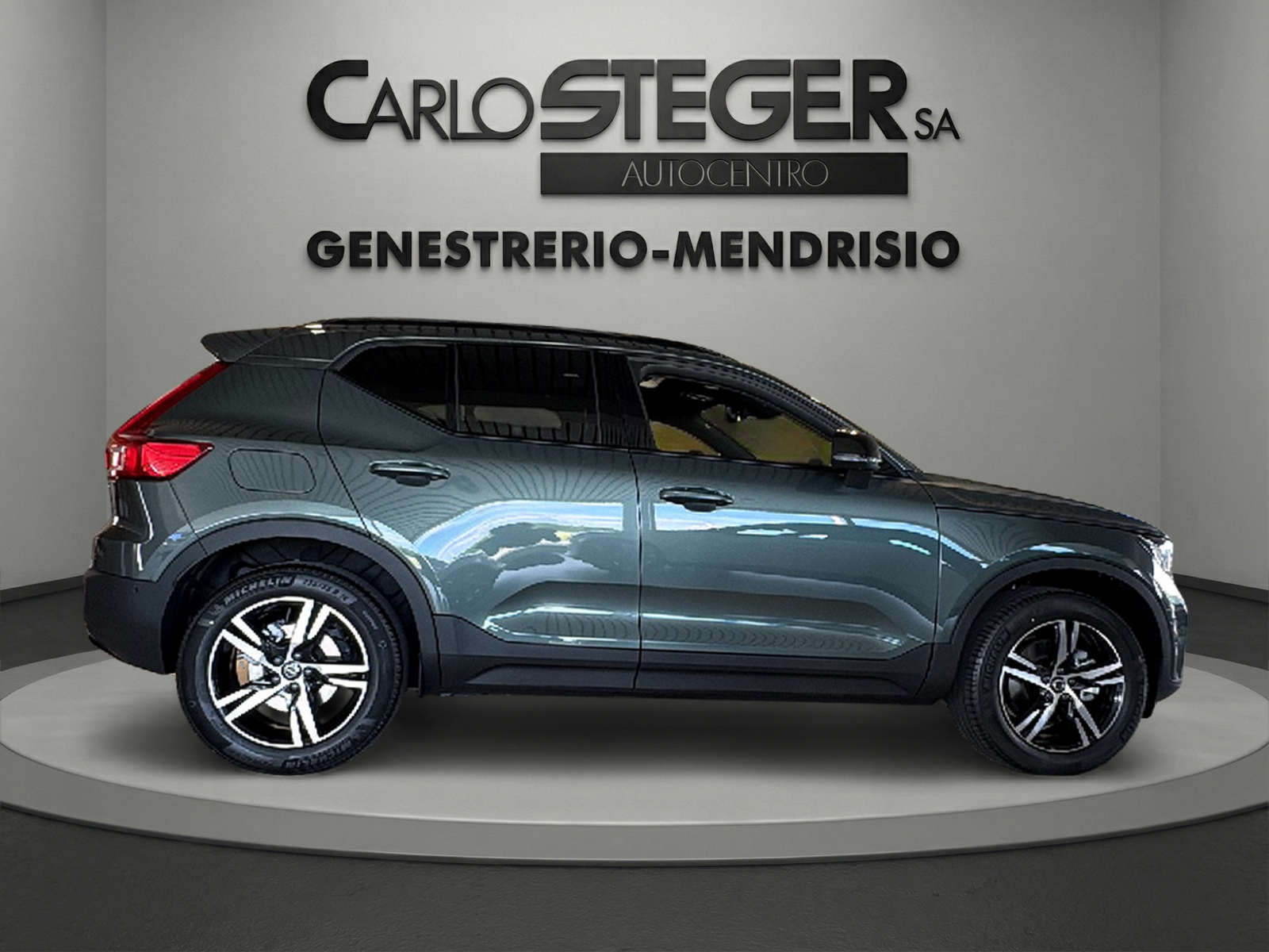 VOLVO XC40 B3 Benzin Mild Hybrid Plus Dark DCT-showroom-element-3