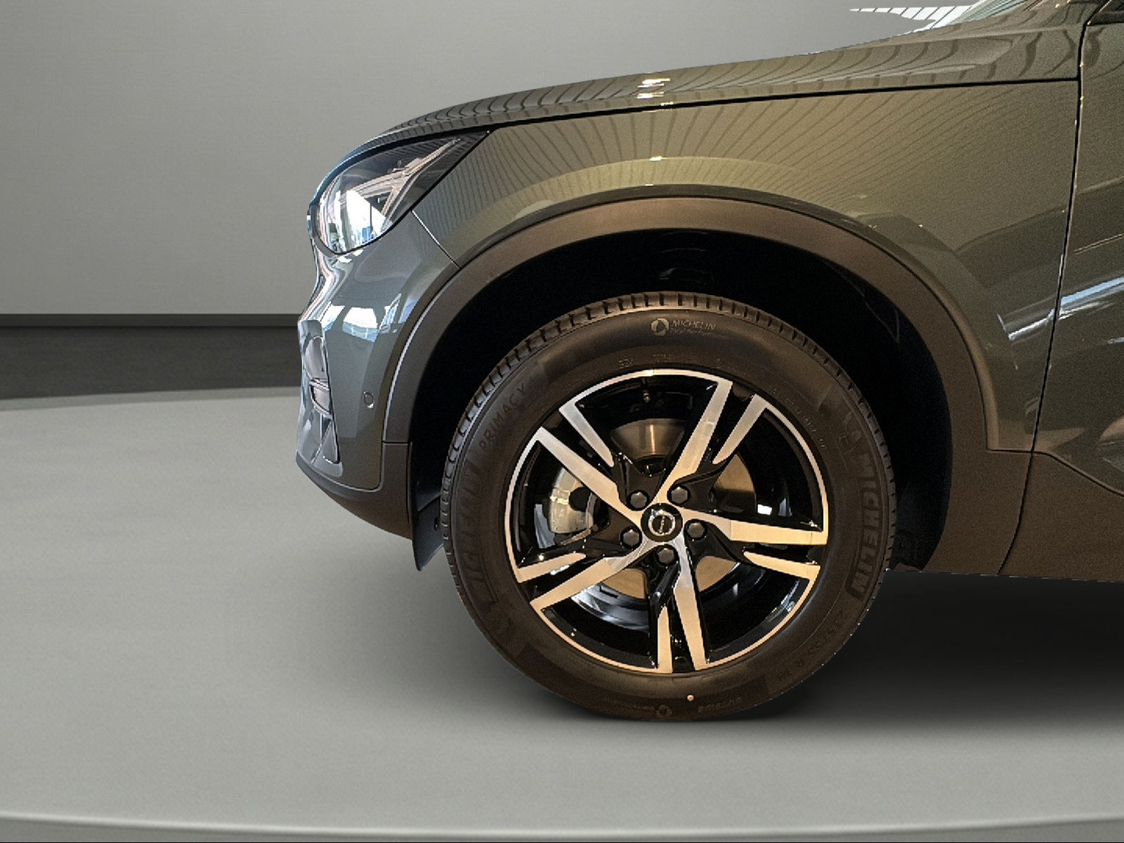 VOLVO XC40 B3 Benzin Mild Hybrid Plus Dark DCT-showroom-element-2