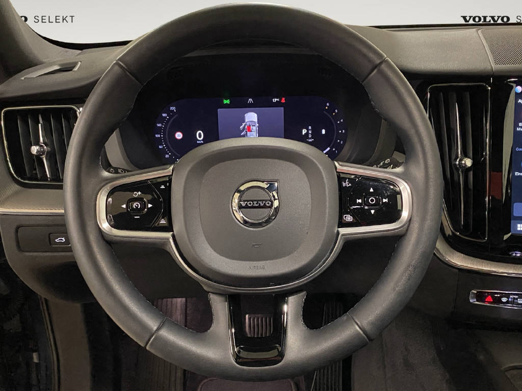 VOLVO XC60 2.0 B4 MH Plus Dark AWD-image-8