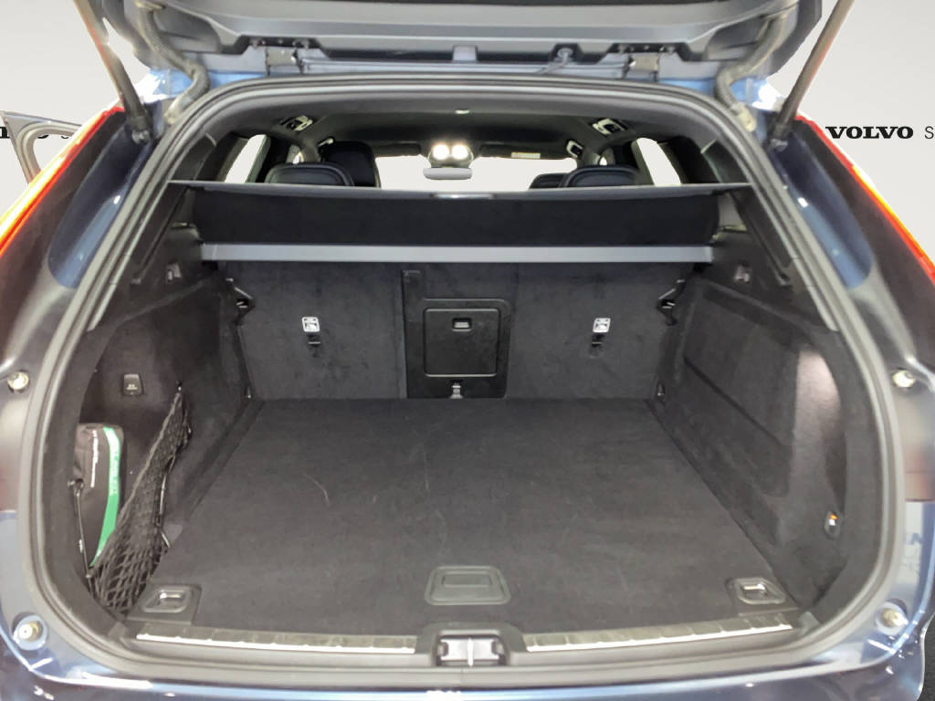 VOLVO XC60 2.0 B4 MH Plus Dark AWD-image-13