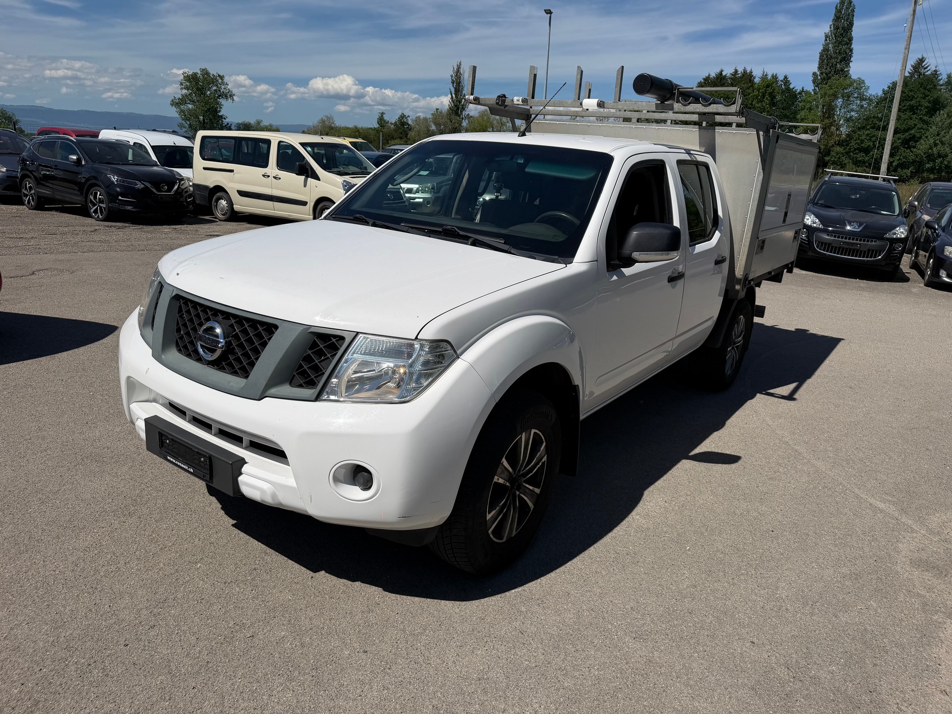 NISSAN Navara Double Cab SE 2.5 dCi 4WD-image-11