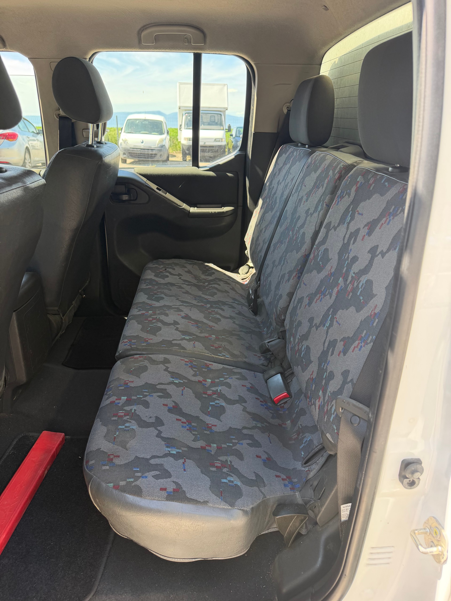 NISSAN Navara Double Cab SE 2.5 dCi 4WD-image-9