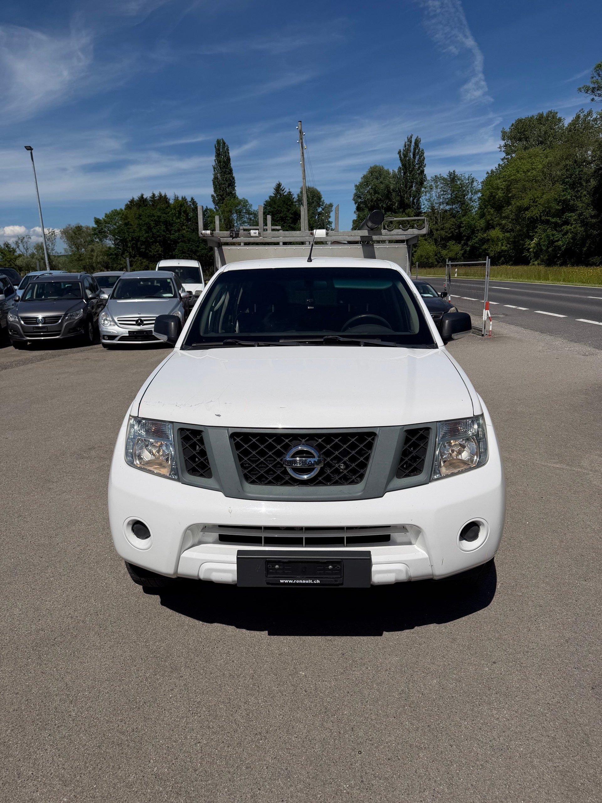 NISSAN Navara Double Cab SE 2.5 dCi 4WD-image-3