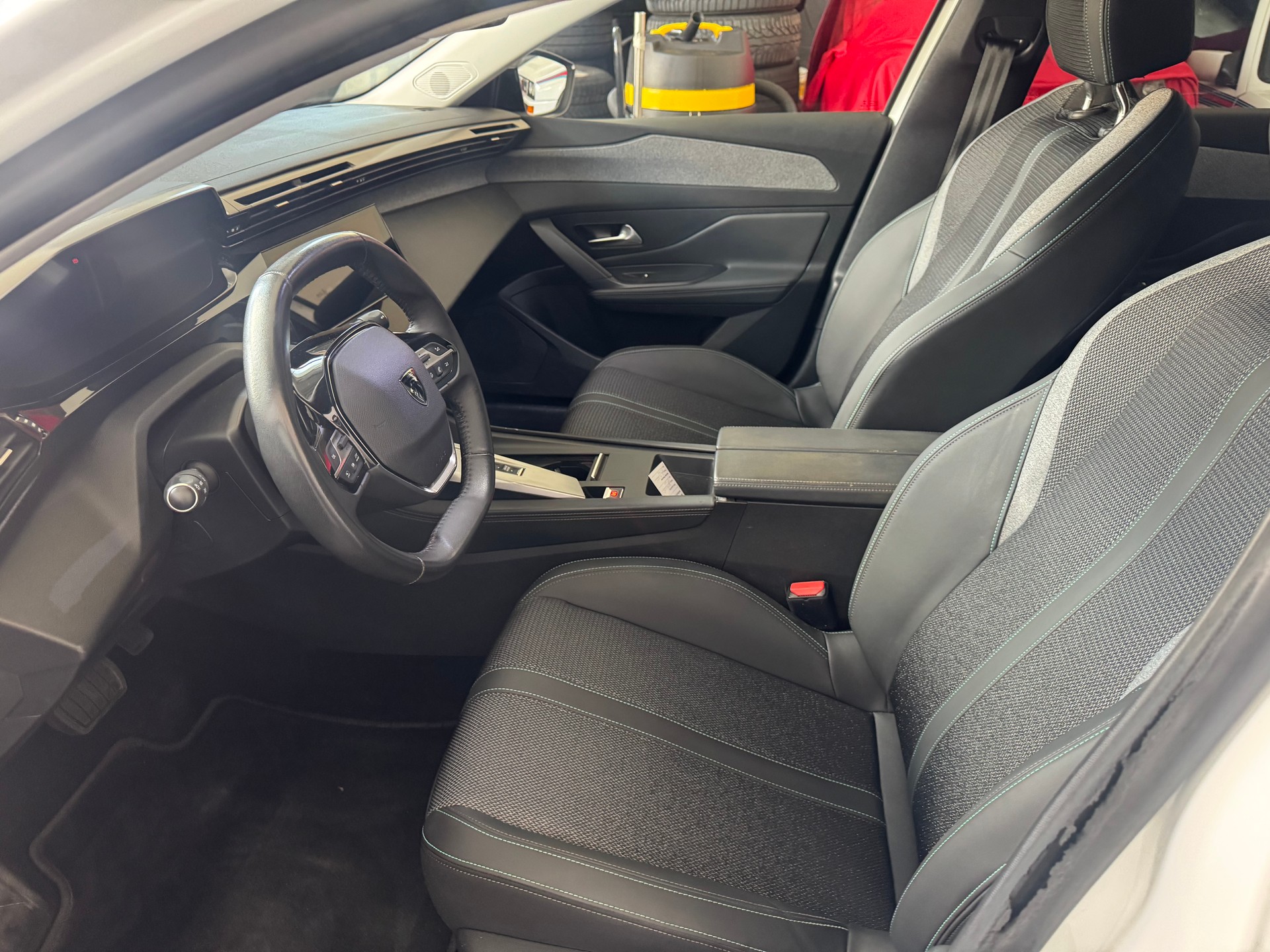 PEUGEOT 308 SW 1.5 BlueHDI Allure Pack EAT8-showroom-element-2