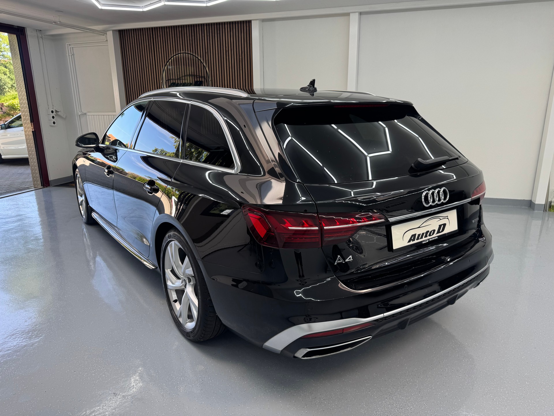 AUDI A4 Avant 40 TFSI S line S-tronic quattro-showroom-element-3