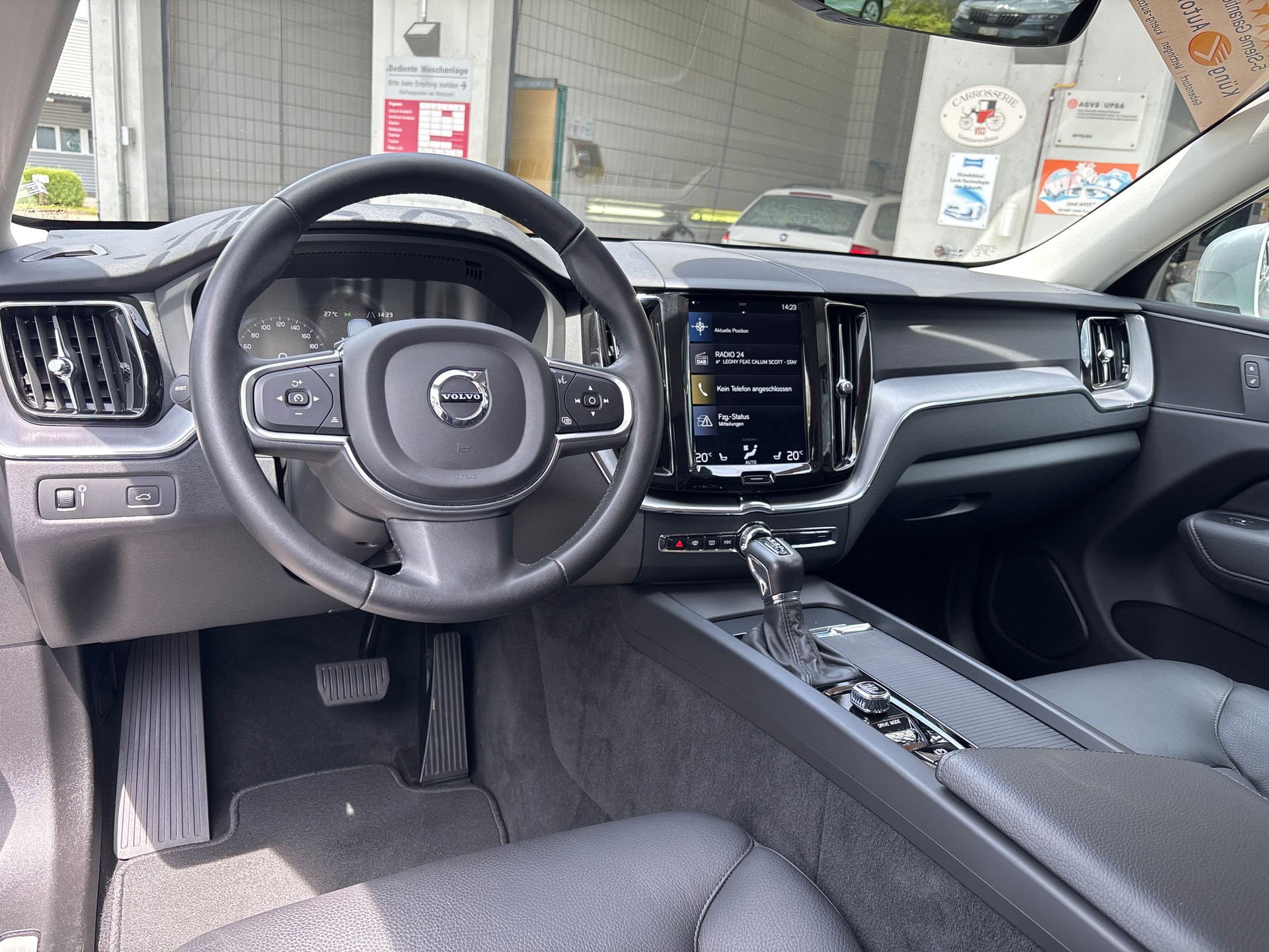 VOLVO XC60 T5 Momentum Geartronic-image-9