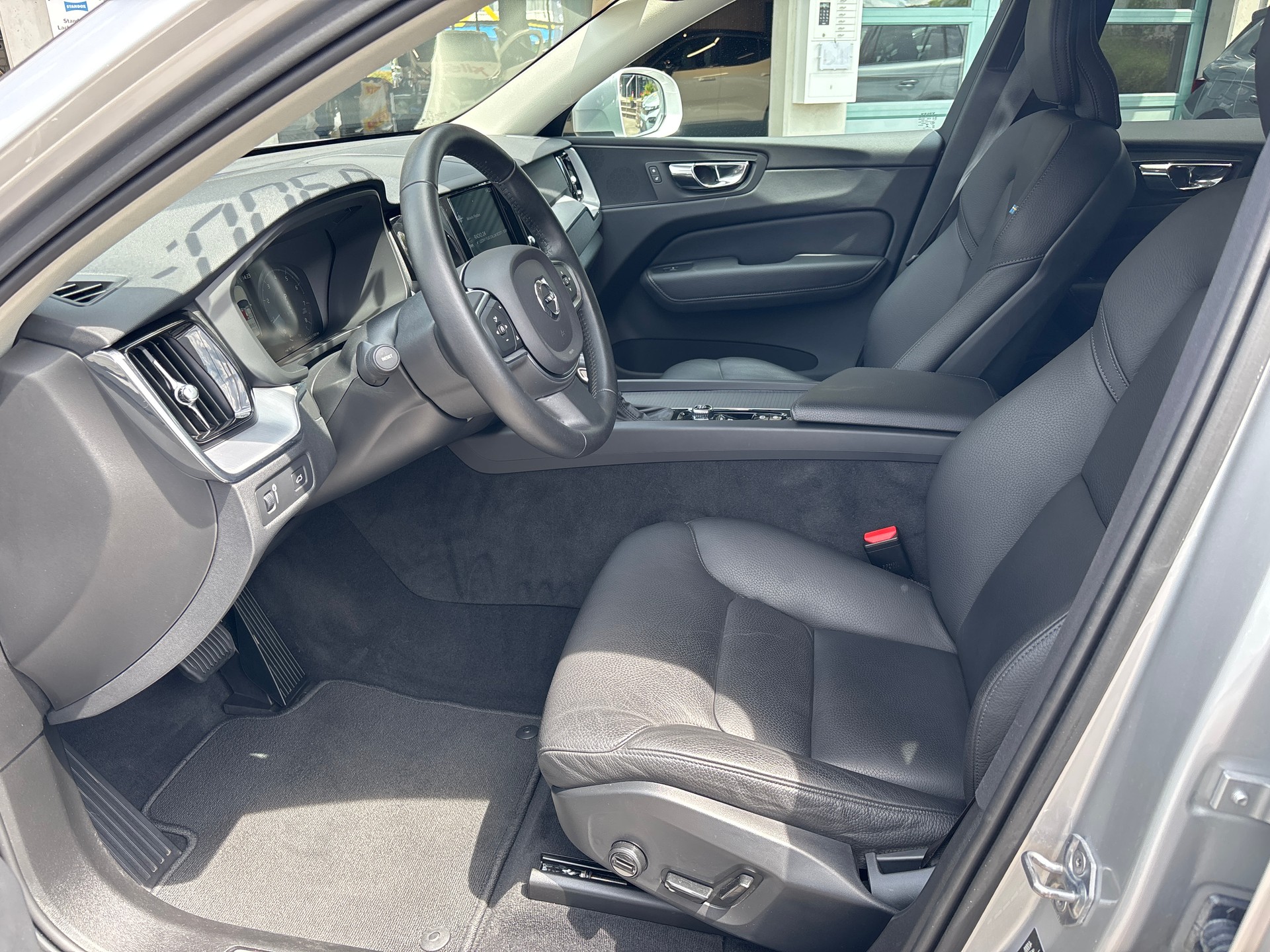 VOLVO XC60 T5 Momentum Geartronic-image-10