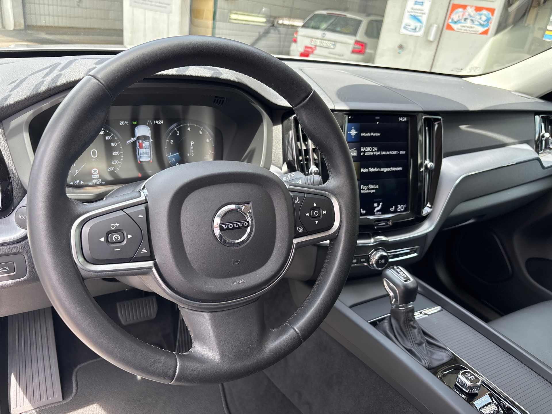 VOLVO XC60 T5 Momentum Geartronic-image-11