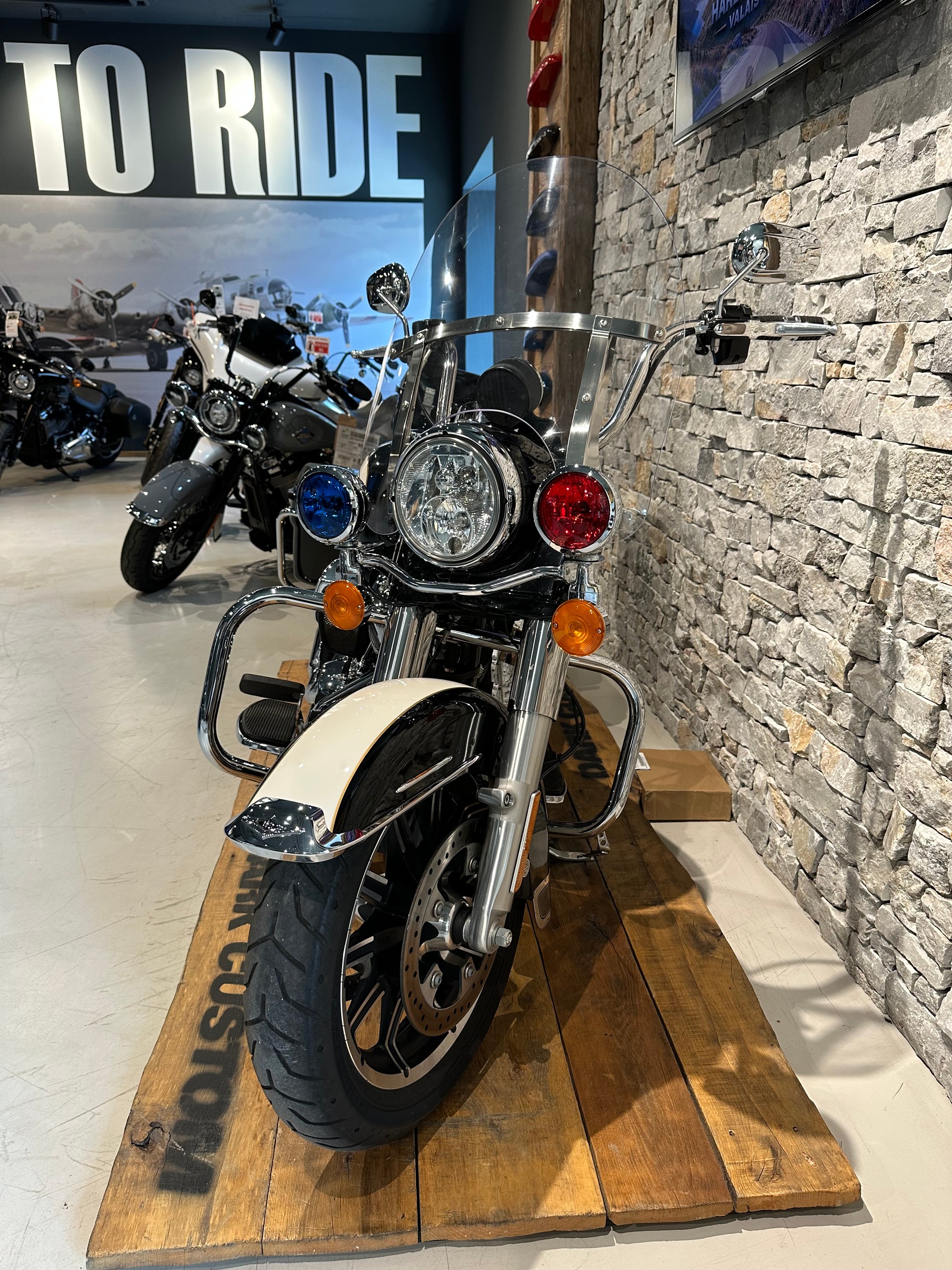 HARLEY-DAVIDSON FLHP Road King Police-image-6