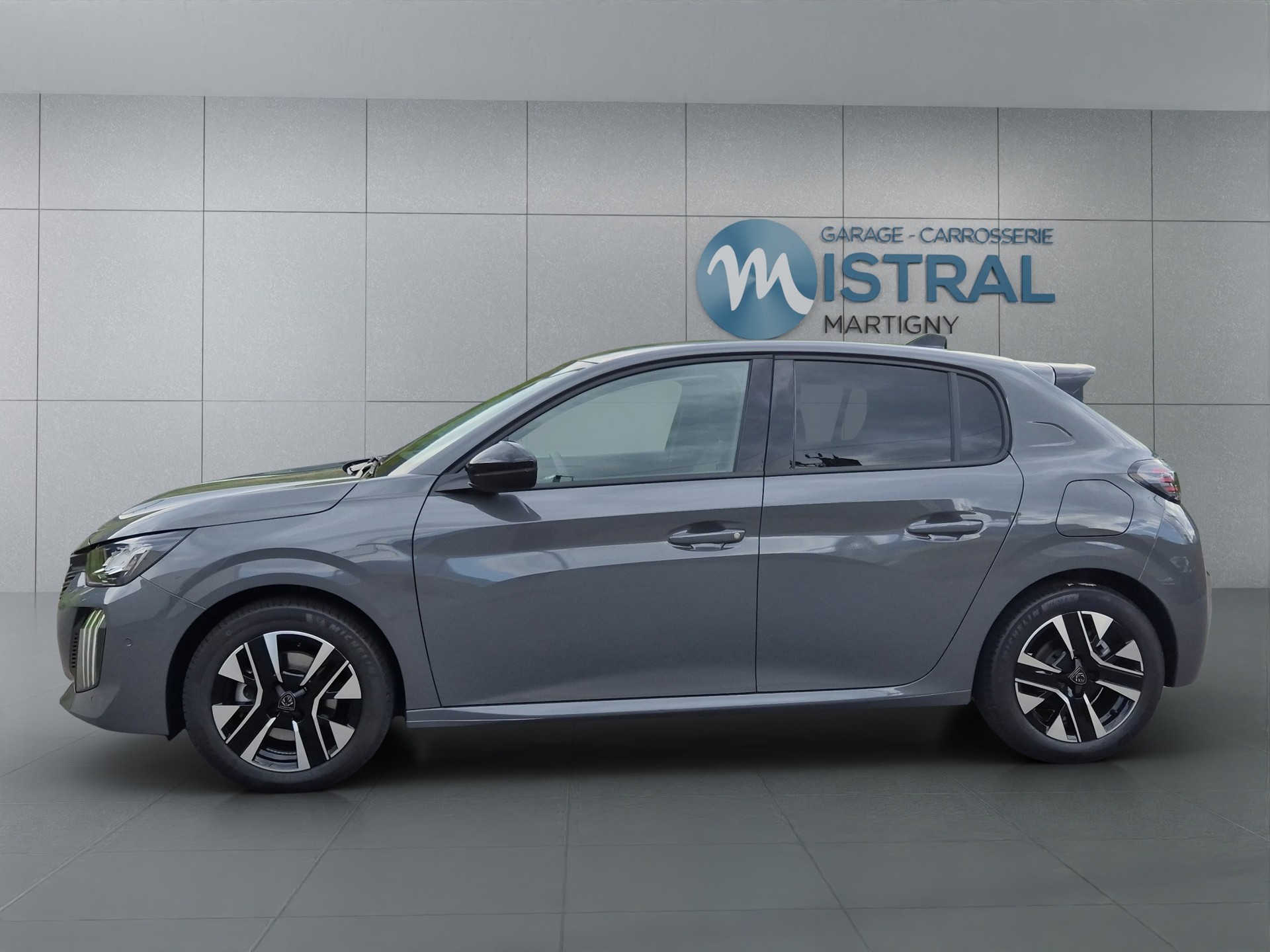 PEUGEOT 208 1.2 Hybrid Allure-showroom-element-1