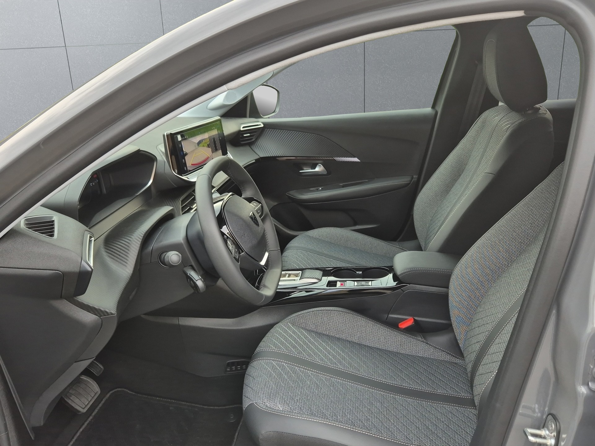 PEUGEOT 208 1.2 Hybrid Allure-image-8