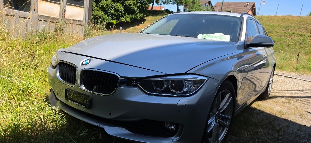 BMW 320i Touring Luxury Line