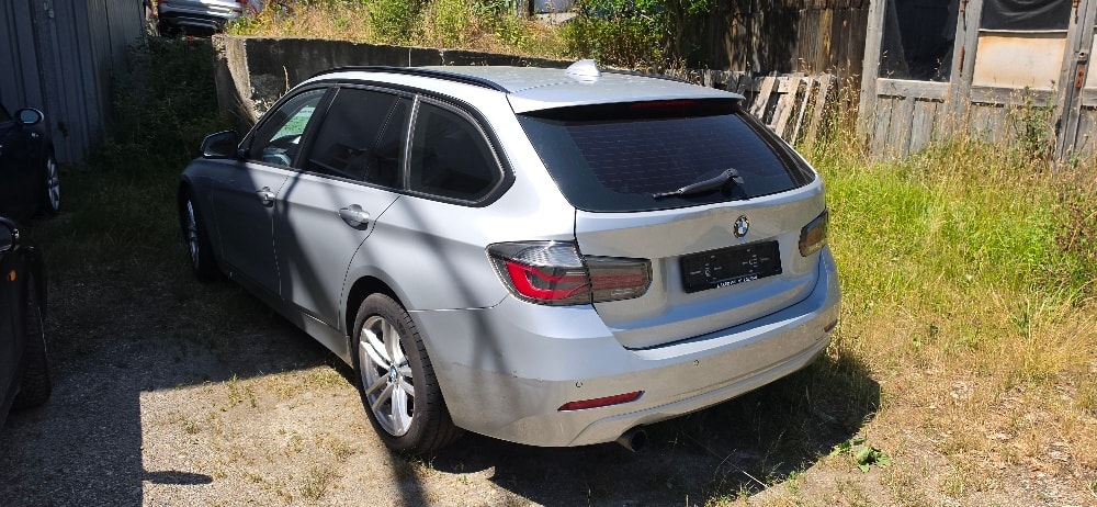 BMW 320i Touring Luxury Line-showroom-element-3